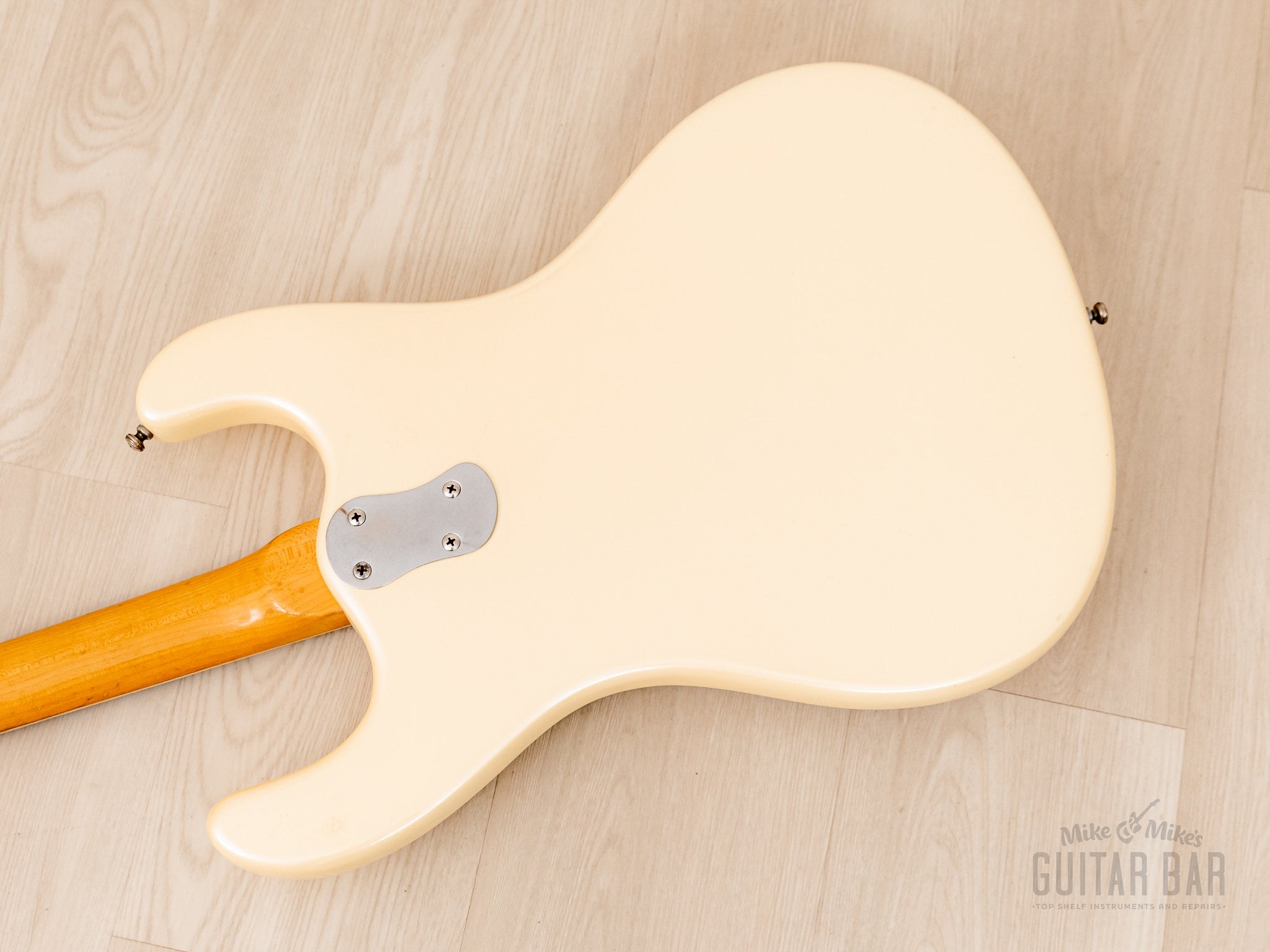 ベース MOSRITE AVENGER BASS WHITE ベース MOSRITE AVENGER BASS WHITE MOSRITE AVENGER BASS WHITE