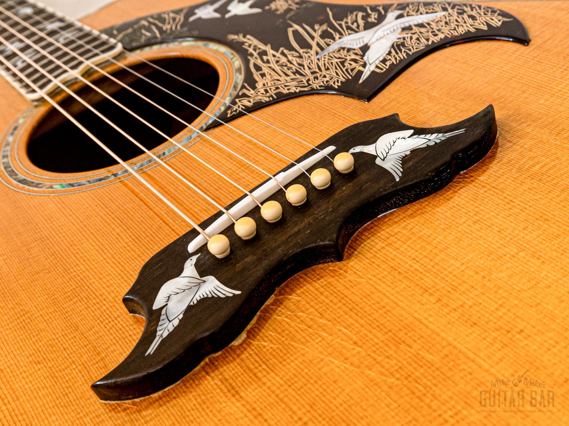 2000 Gibson Doves In Flight Dreadnought Acoustic Guitar Antique Natural w/ Case