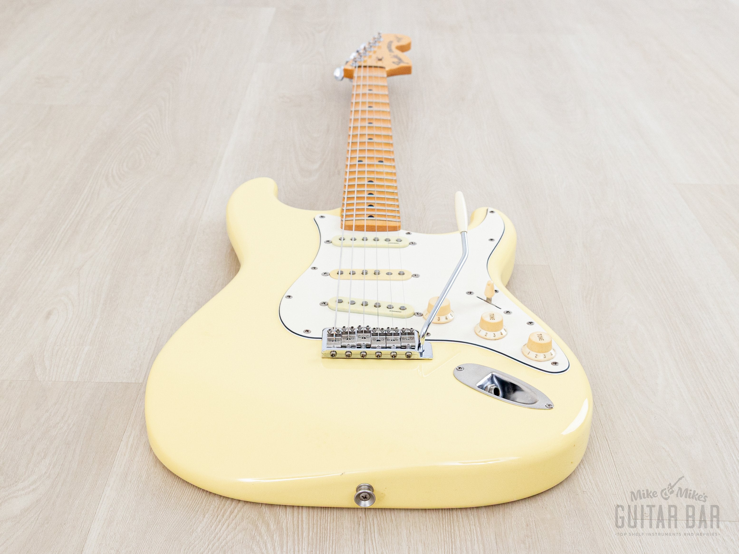 1994 Fender Custom Edition Yngwie Malmsteen Stratocaster ST72-140YM Ye