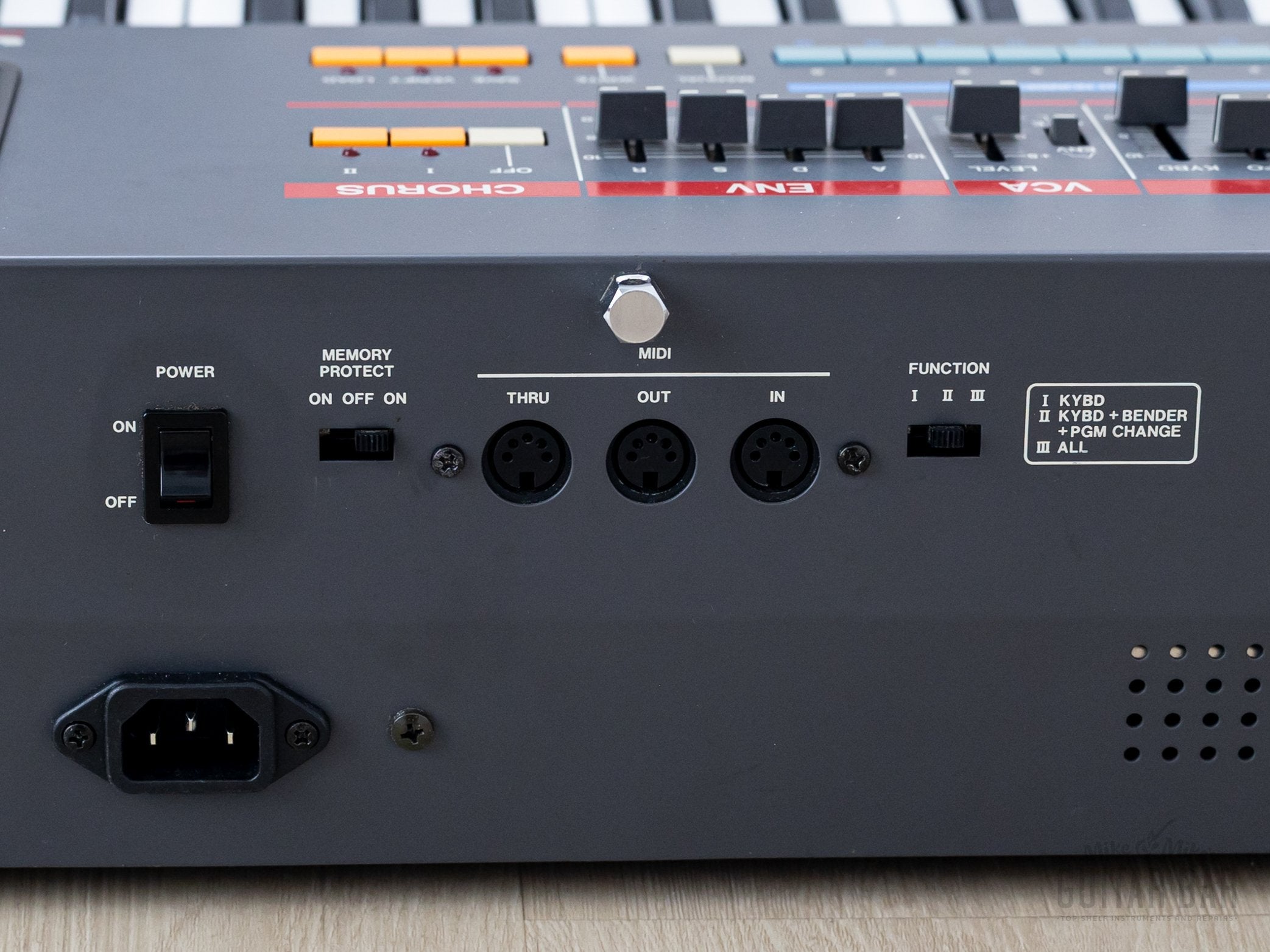 1985 Roland Juno-106S Vintage Analog Synthesizer Near-Mint w/ Built-In