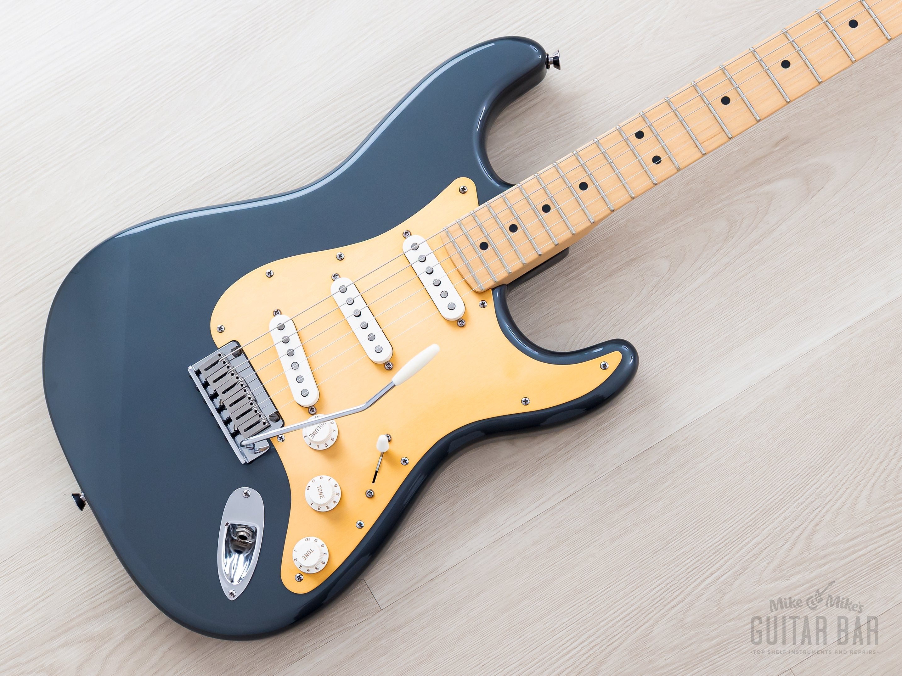 2006 Fender American Standard Stratocaster Charcoal Frost w/ Case, Han