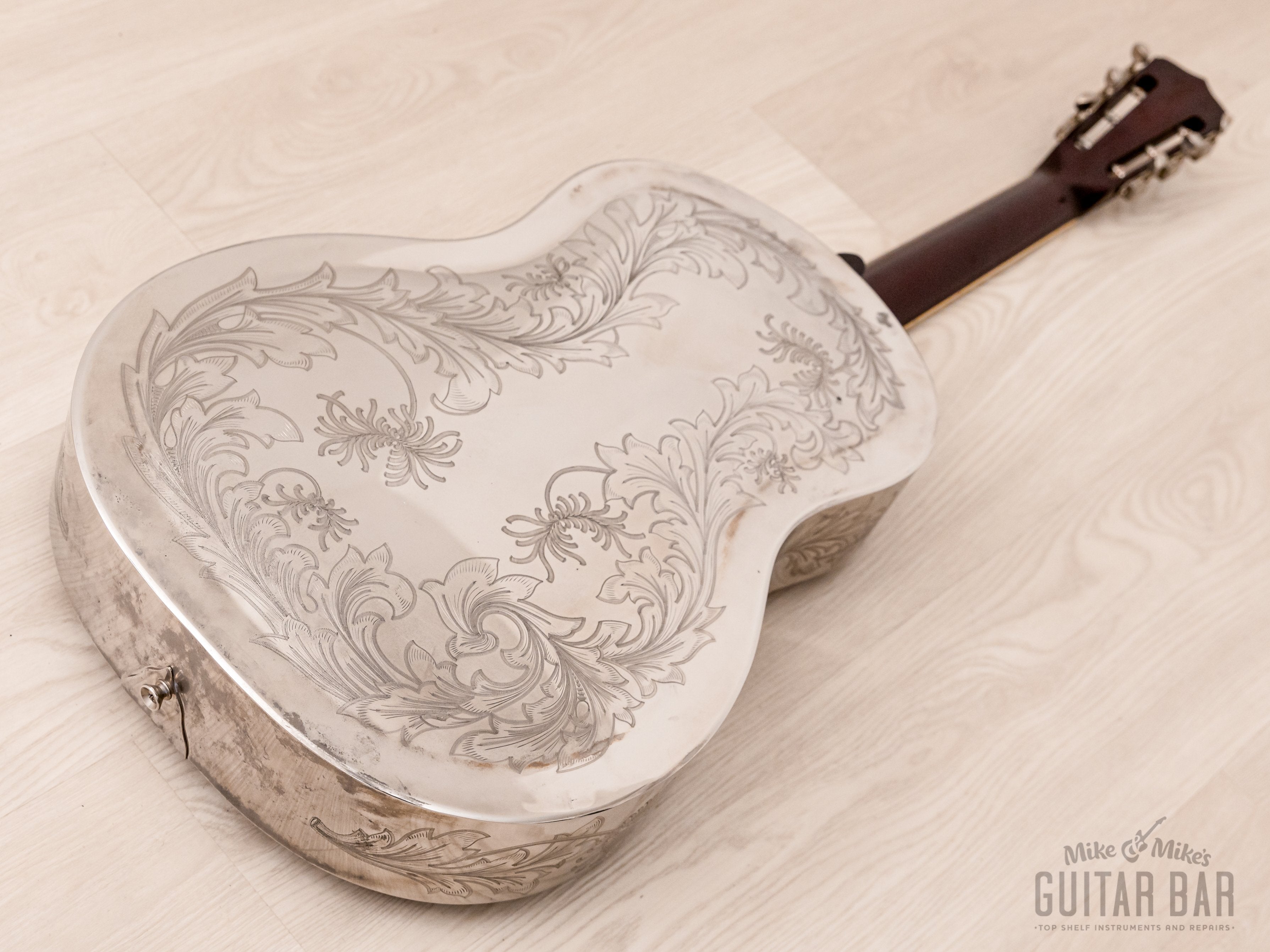 1994 Continental Style IV Roundneck White Brass Tricone Resonator w/ Case, Germany