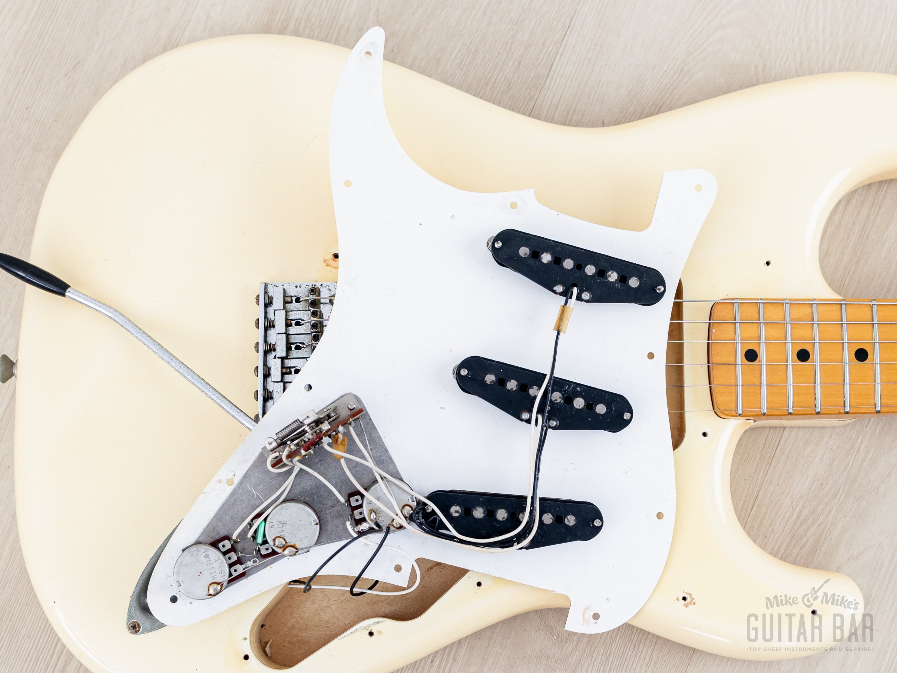 1984 Fender Stratocaster '72 Vintage Reissue ST72-55 Olympic White E-S