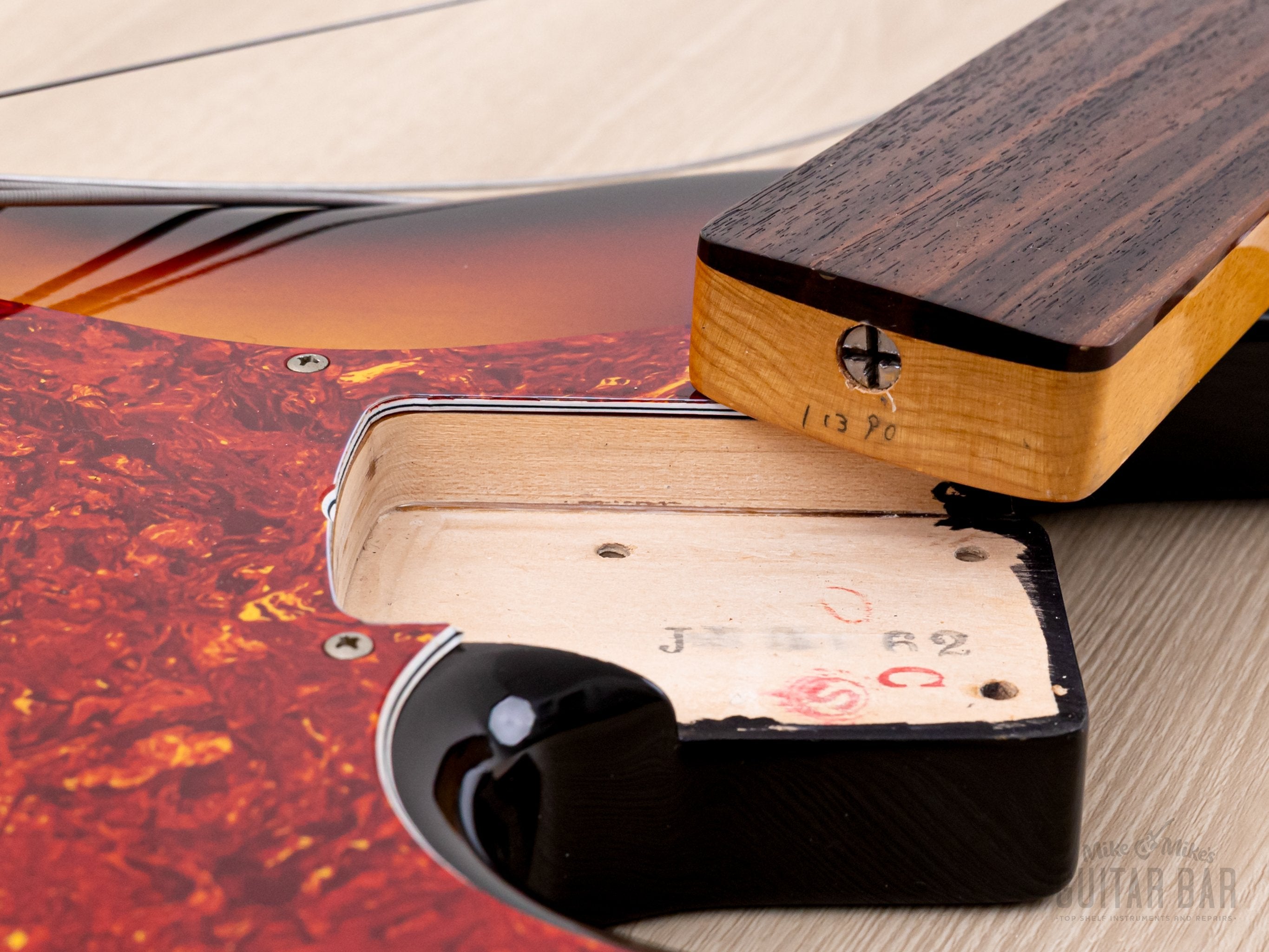 1990 Fender Jazz Bass Fretless ‘62 Vintage Reissue JB62-60FL Sunburst, Near-Mint, Japan MIJ Fujigen