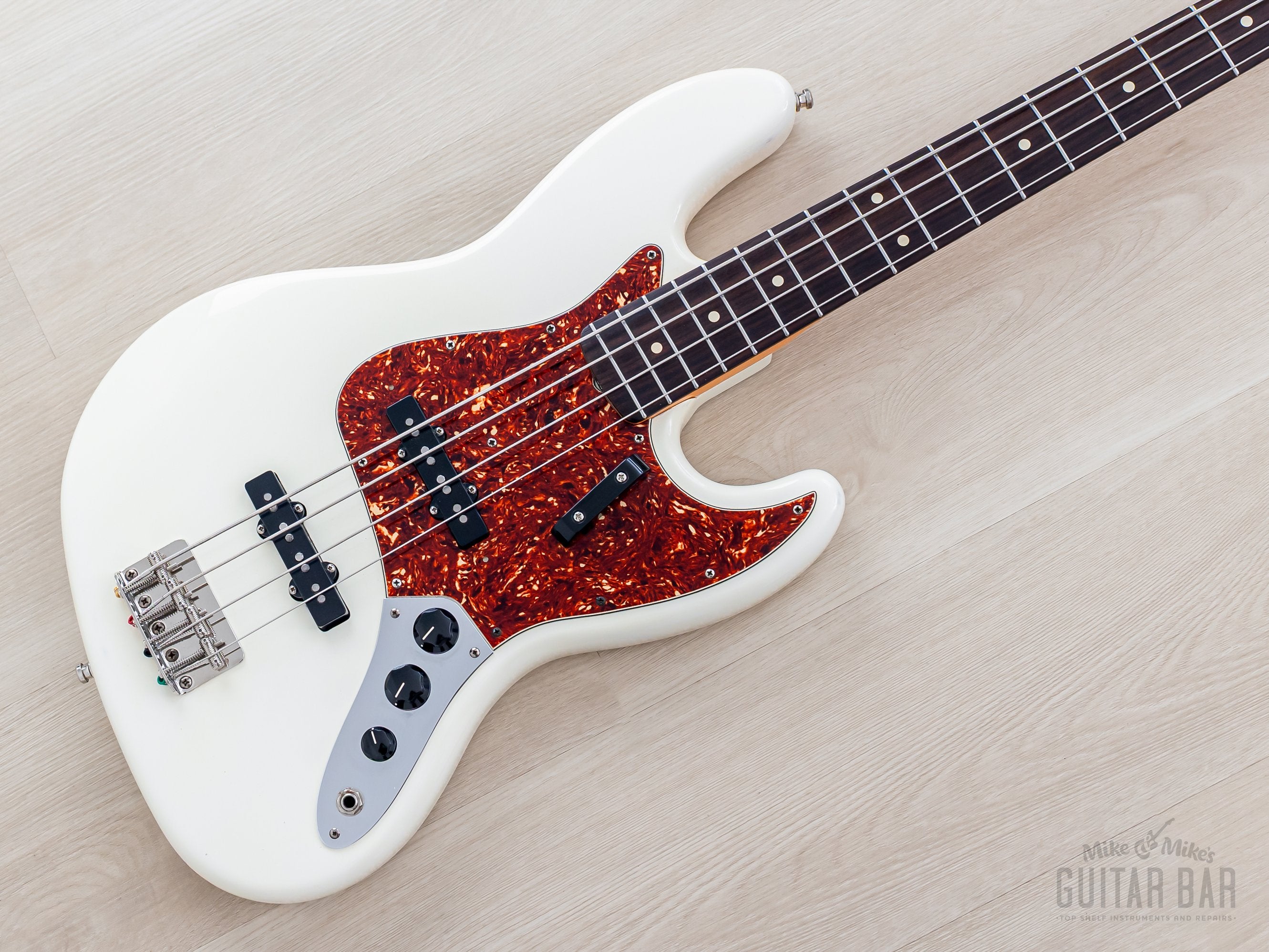 2006 Fender American Vintage '62 Jazz Bass Olympic White w/ Lindy Fral