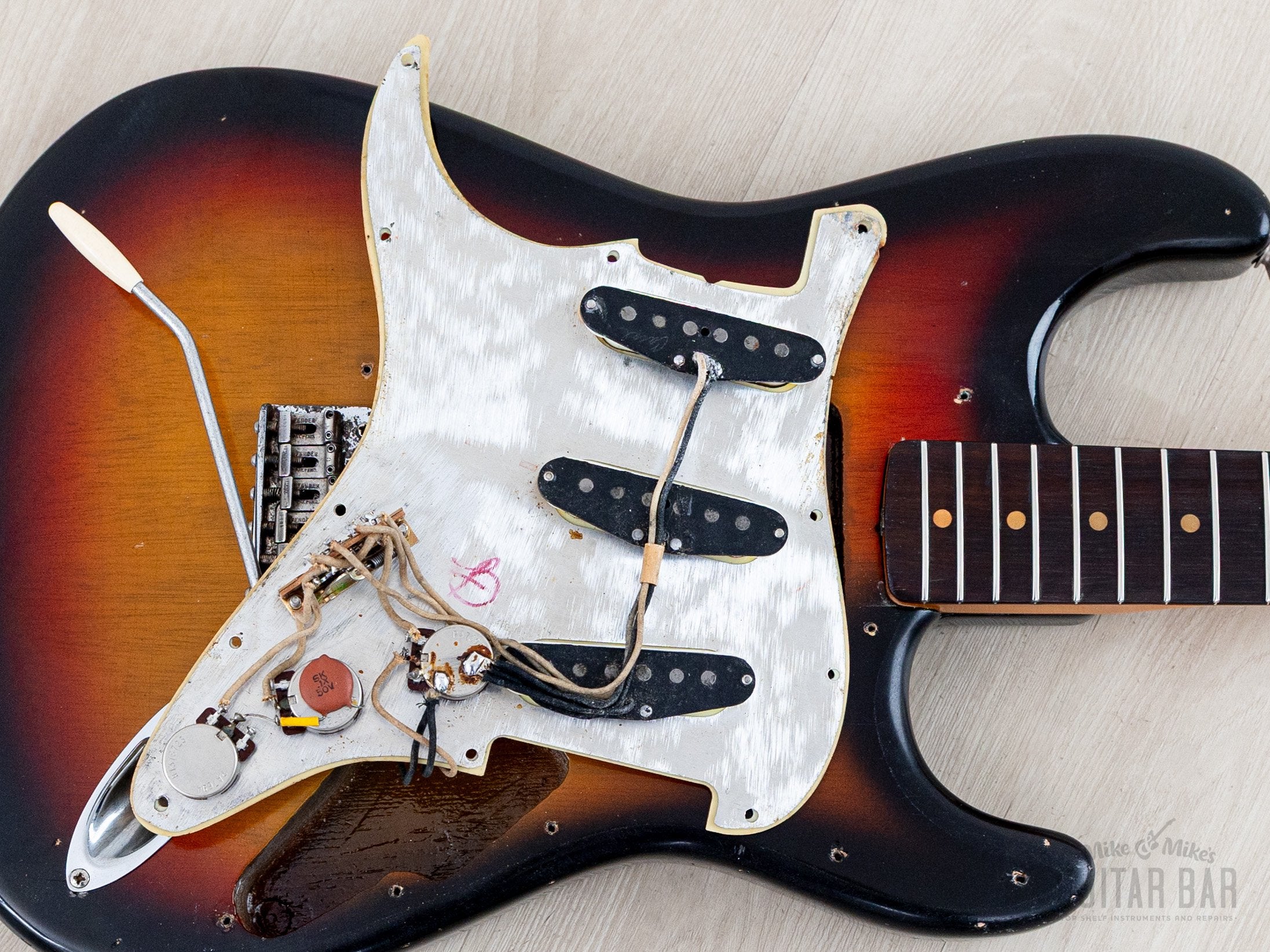 1963 Fender Stratocaster Korina Pre-CBS Vintage Guitar Sunburst w/ Cas