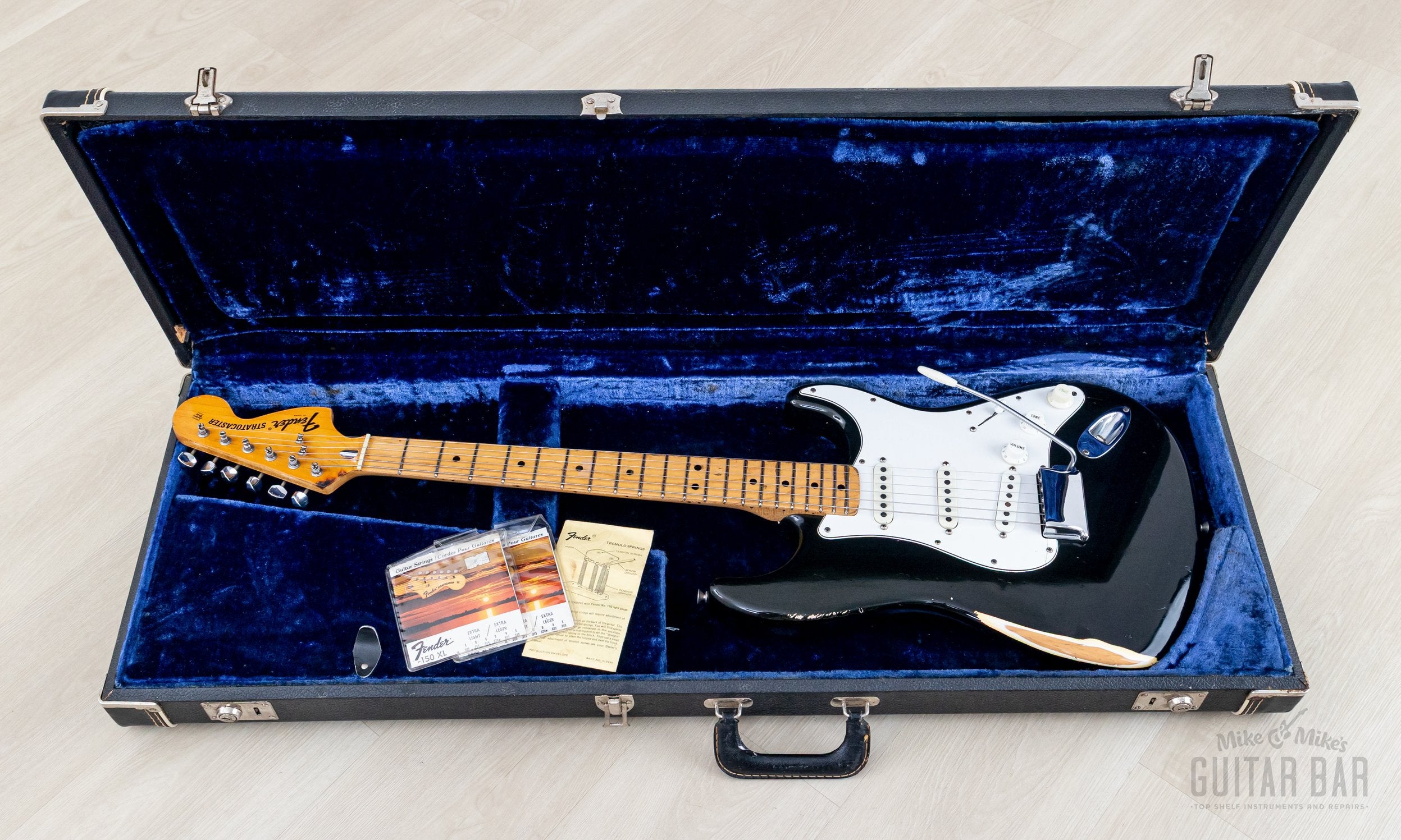 1975 Fender Stratocaster Vintage Guitar Black w/ Case