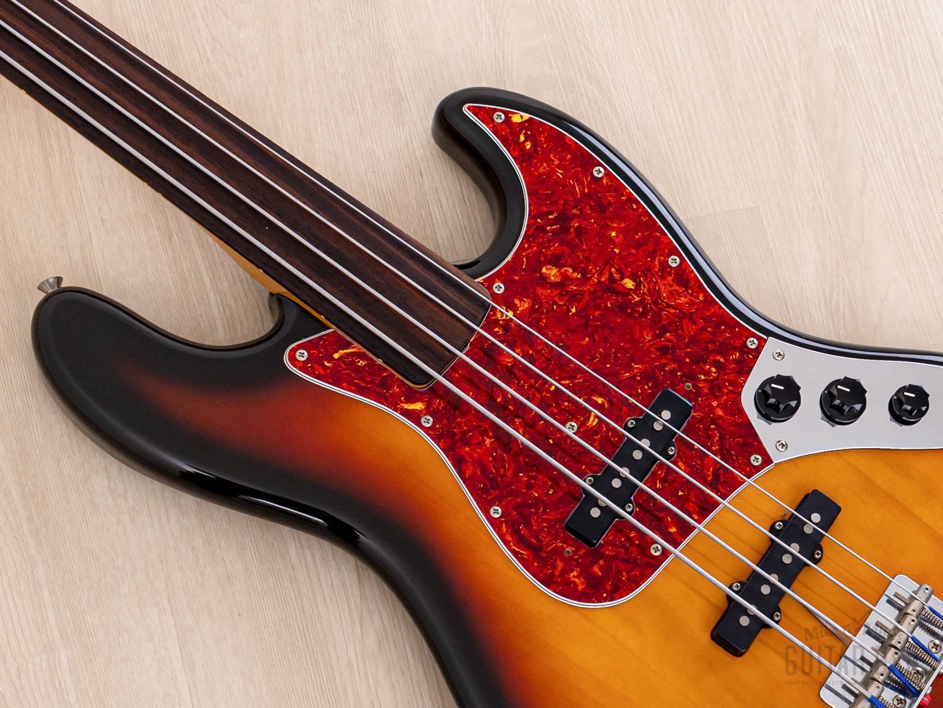 1990 Fender Jazz Bass Fretless ‘62 Vintage Reissue JB62-60FL Sunburst, Near-Mint, Japan MIJ Fujigen