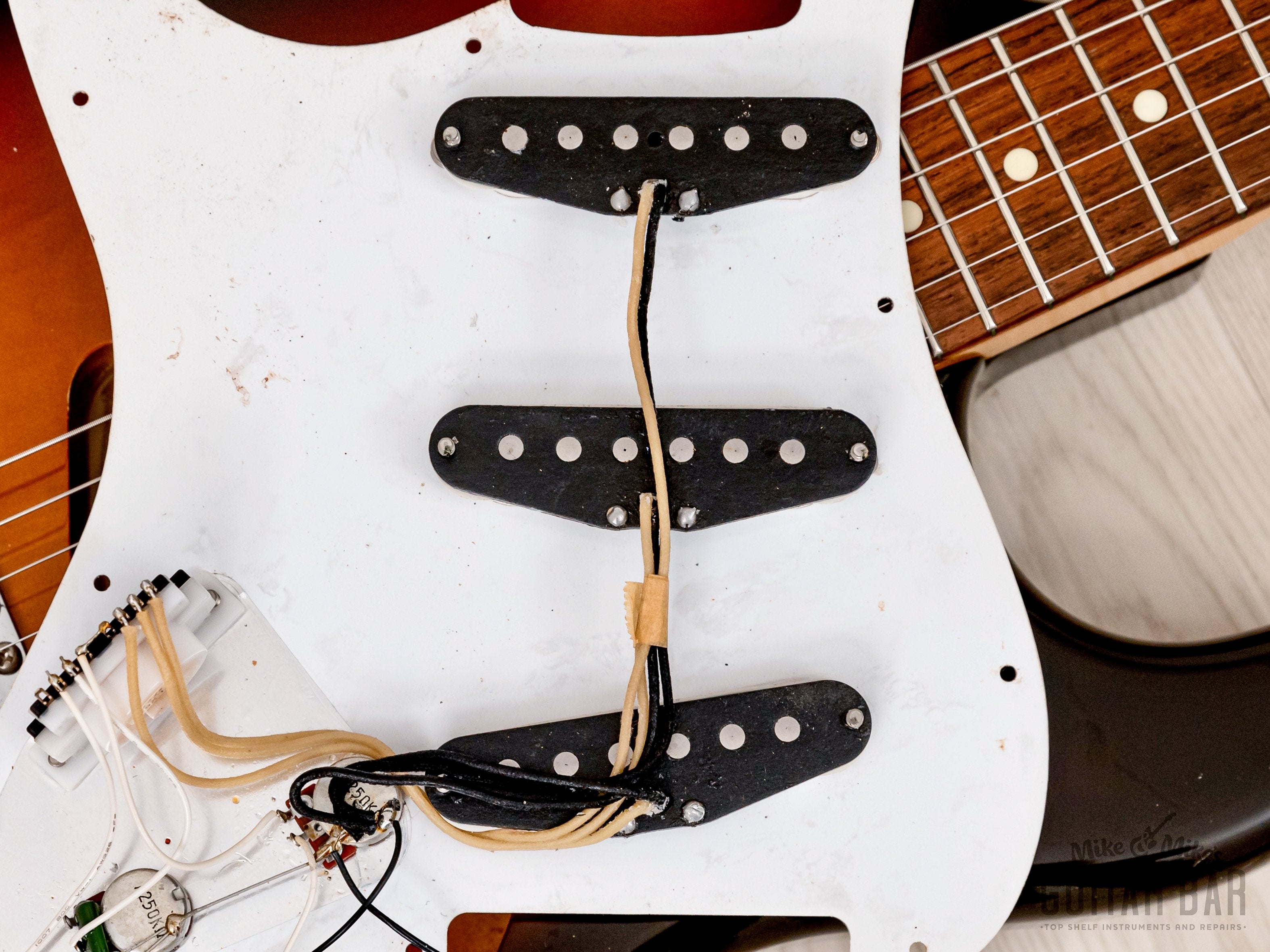 1998 Fender Stratocaster ‘62 Vintage Reissue ST62-58US Sunburst w/ USA Pickups & Case, Japan CIJ