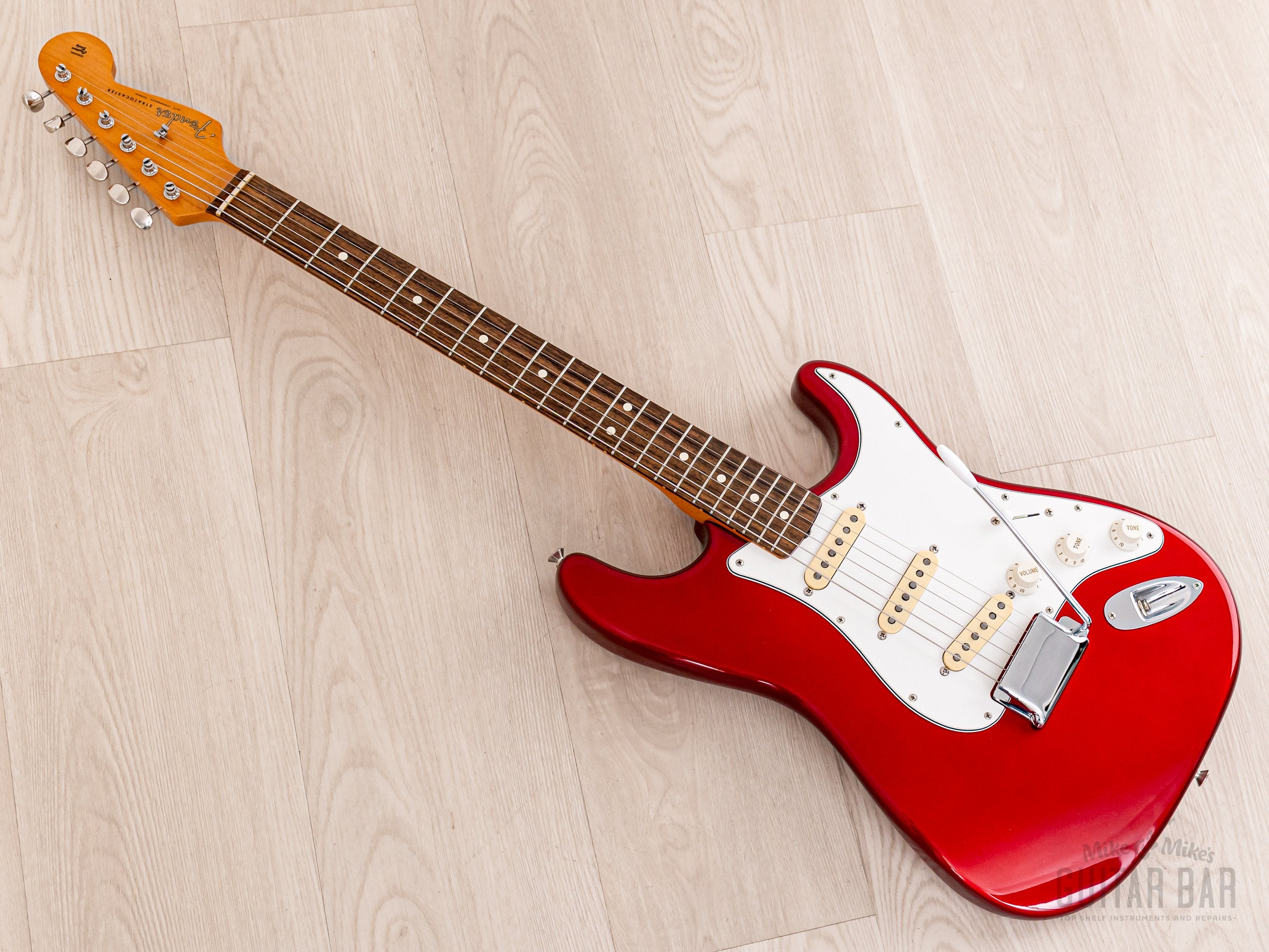 1997 Fender American Vintage '62 Stratocaster Candy Apple Red, Near-Mi