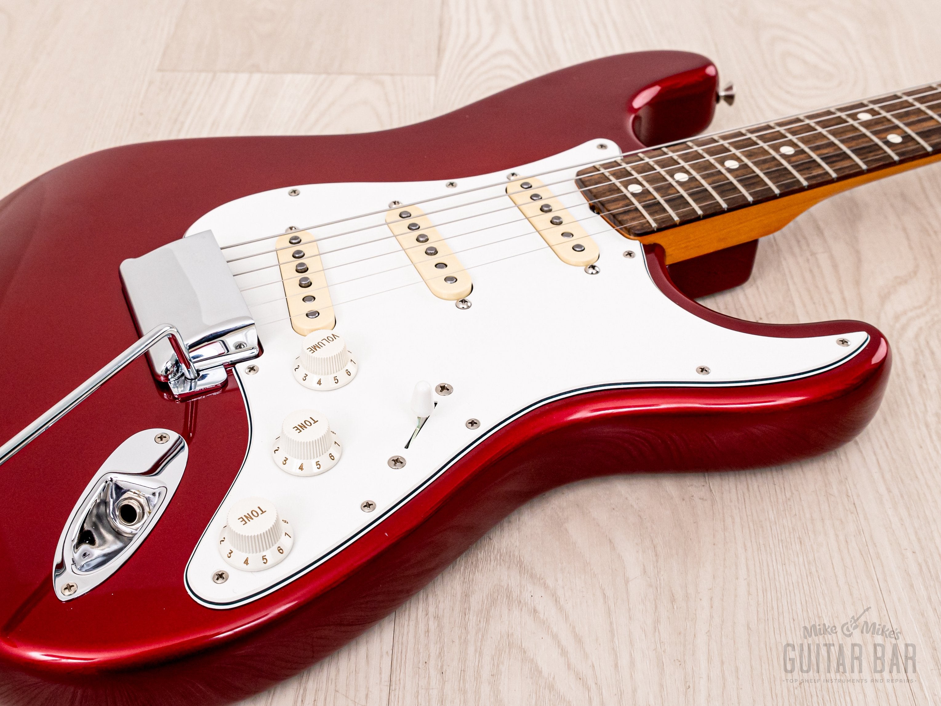 1997 Fender American Vintage '62 Stratocaster Candy Apple Red, Near-Mi