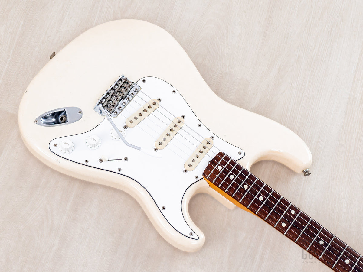 Body angled from the bass side