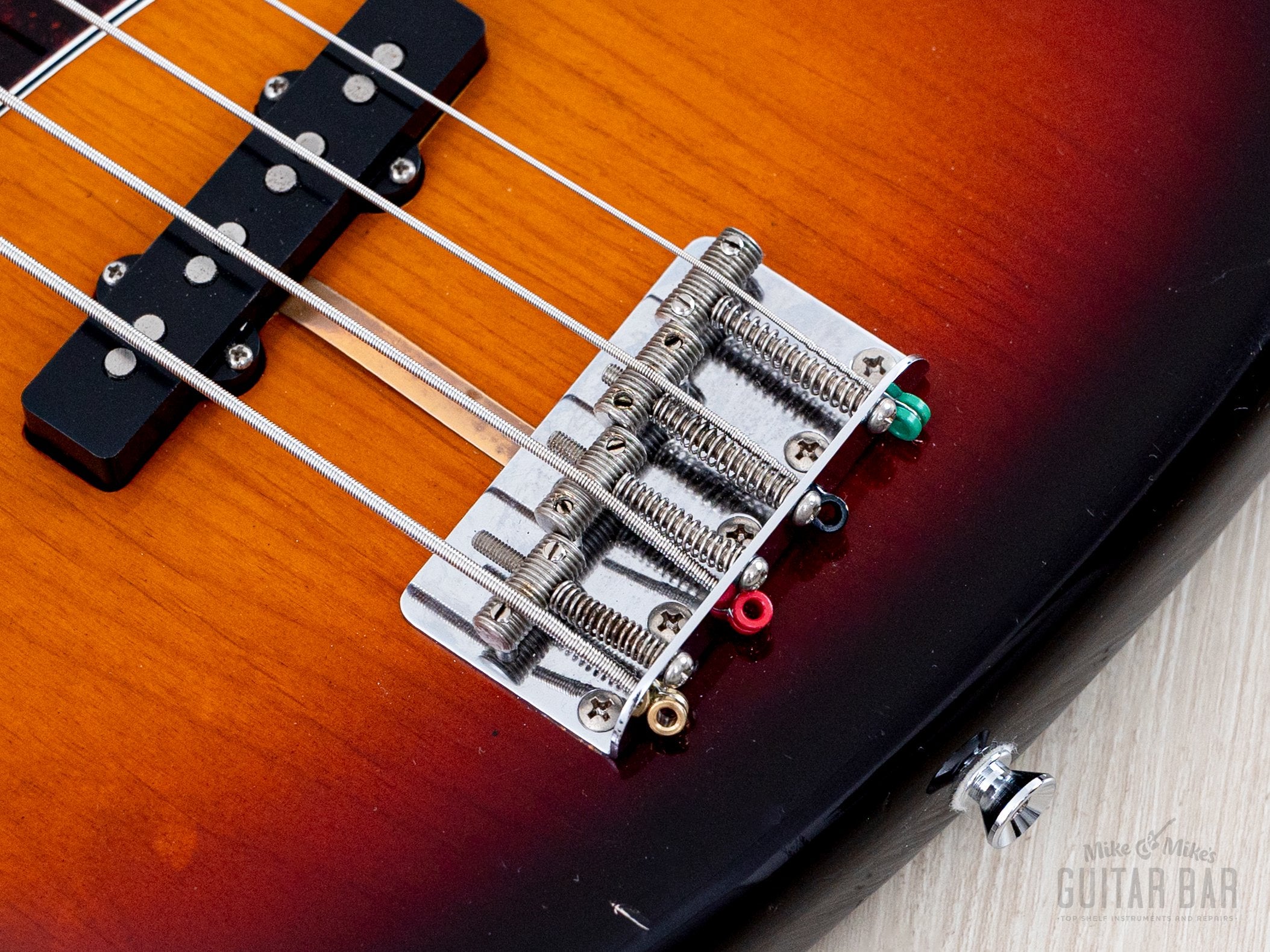 1989 Fender Jazz Bass '62 Vintage Reissue JB62-95 Sunburst Lacquer w/