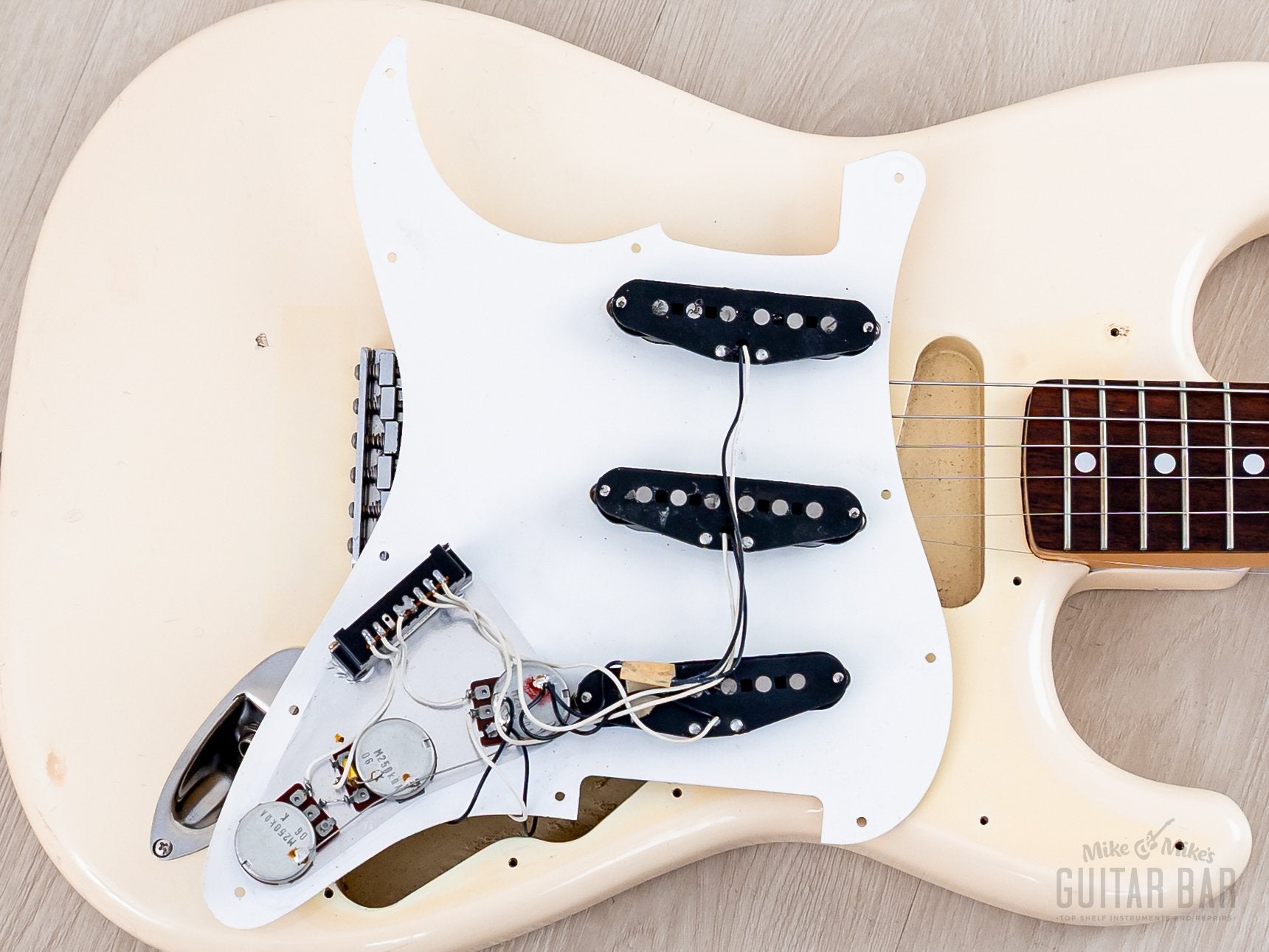 1990 Fender Stratocaster '72 Vintage Reissue ST72-500 Olympic White w/