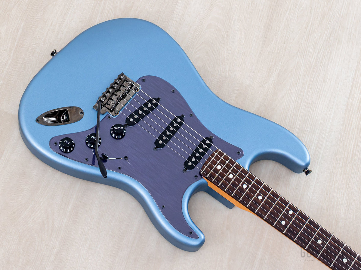 Body angled from the bass side
