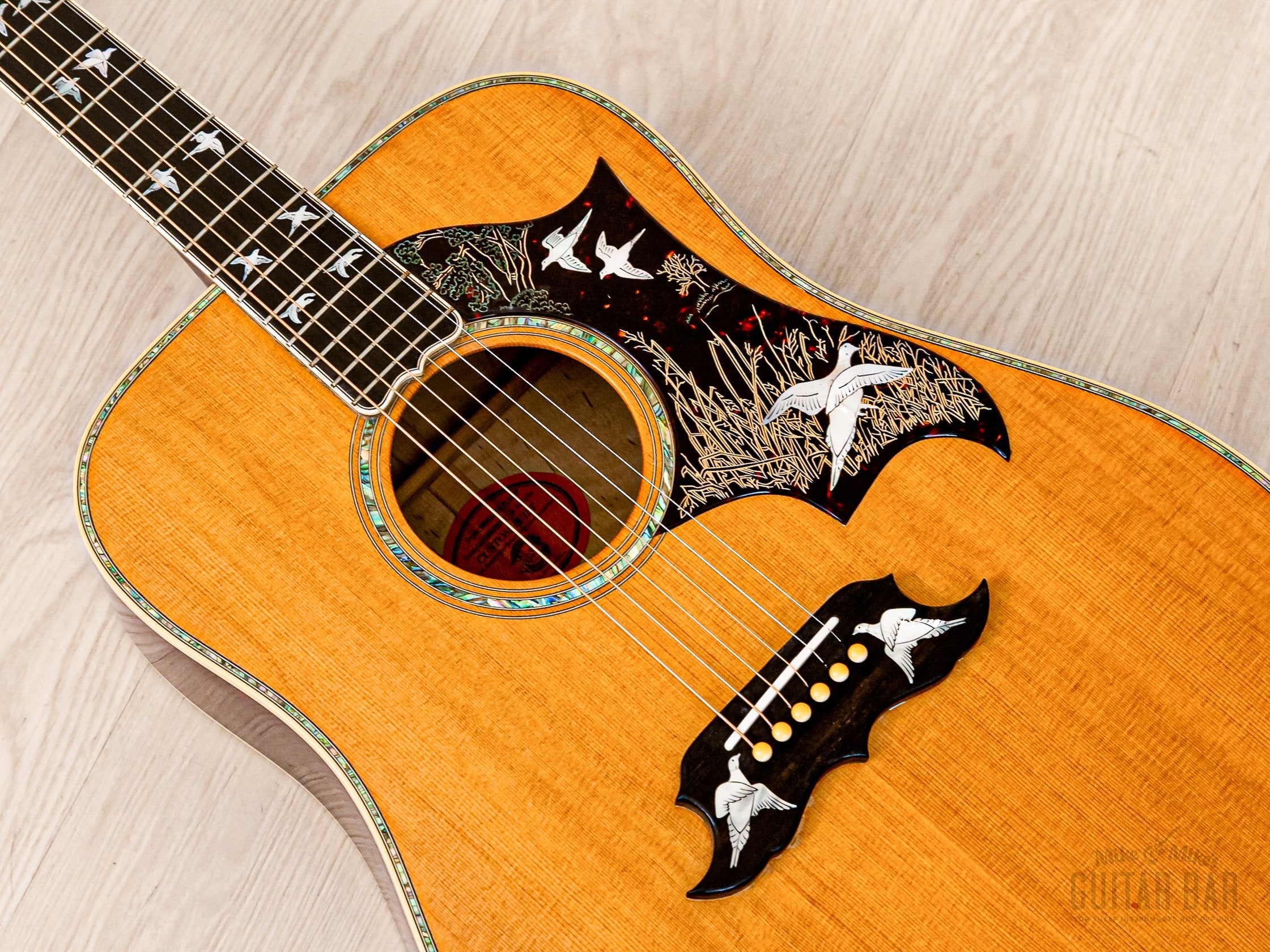 2000 Gibson Doves In Flight Dreadnought Acoustic Guitar Antique Natural w/ Case