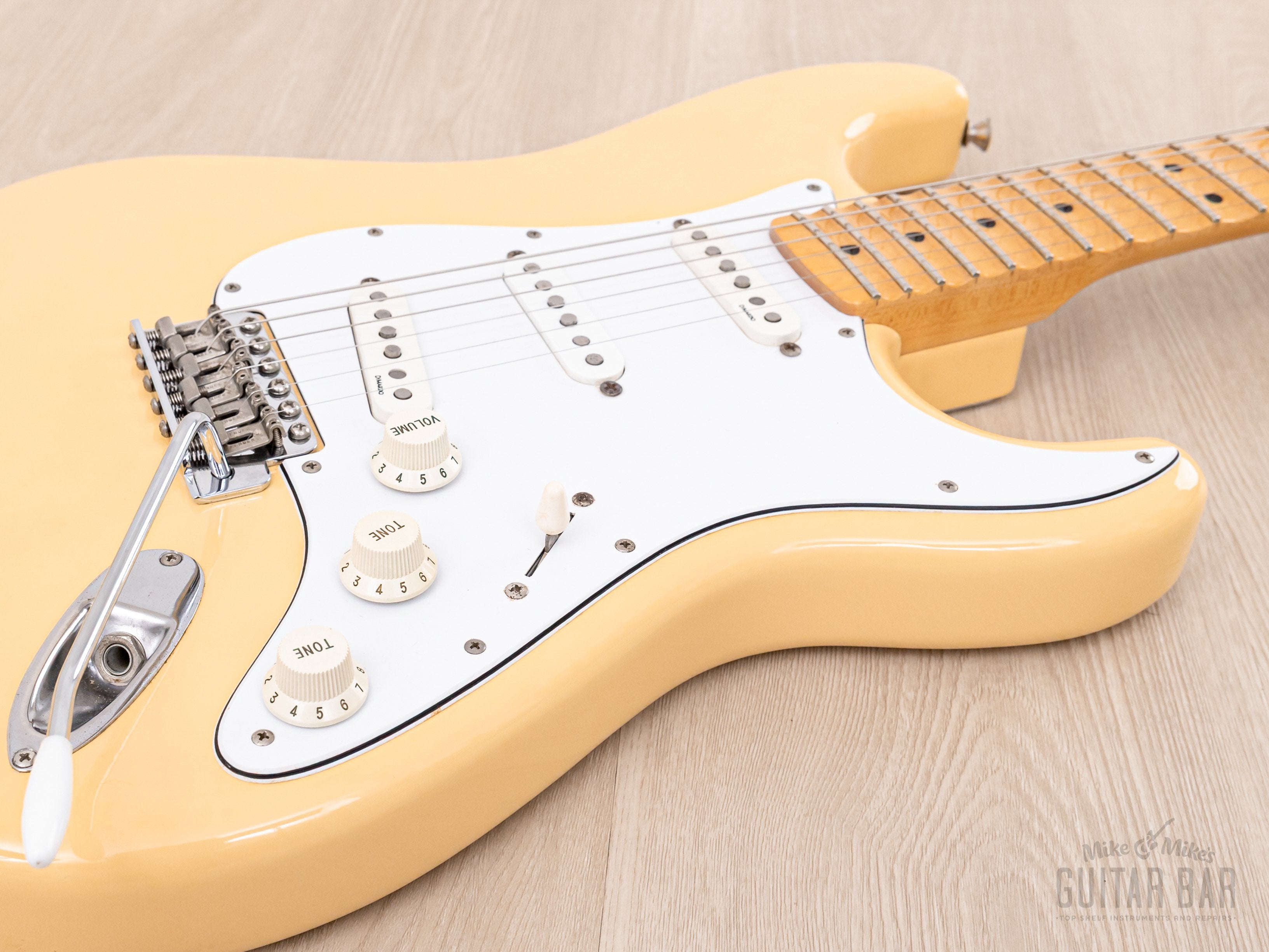 2001 Fender Yngwie Malmsteen Stratocaster ST71-140YM Yellow White, Near-Mint w/ Tweed Case & Hangtag, Japan