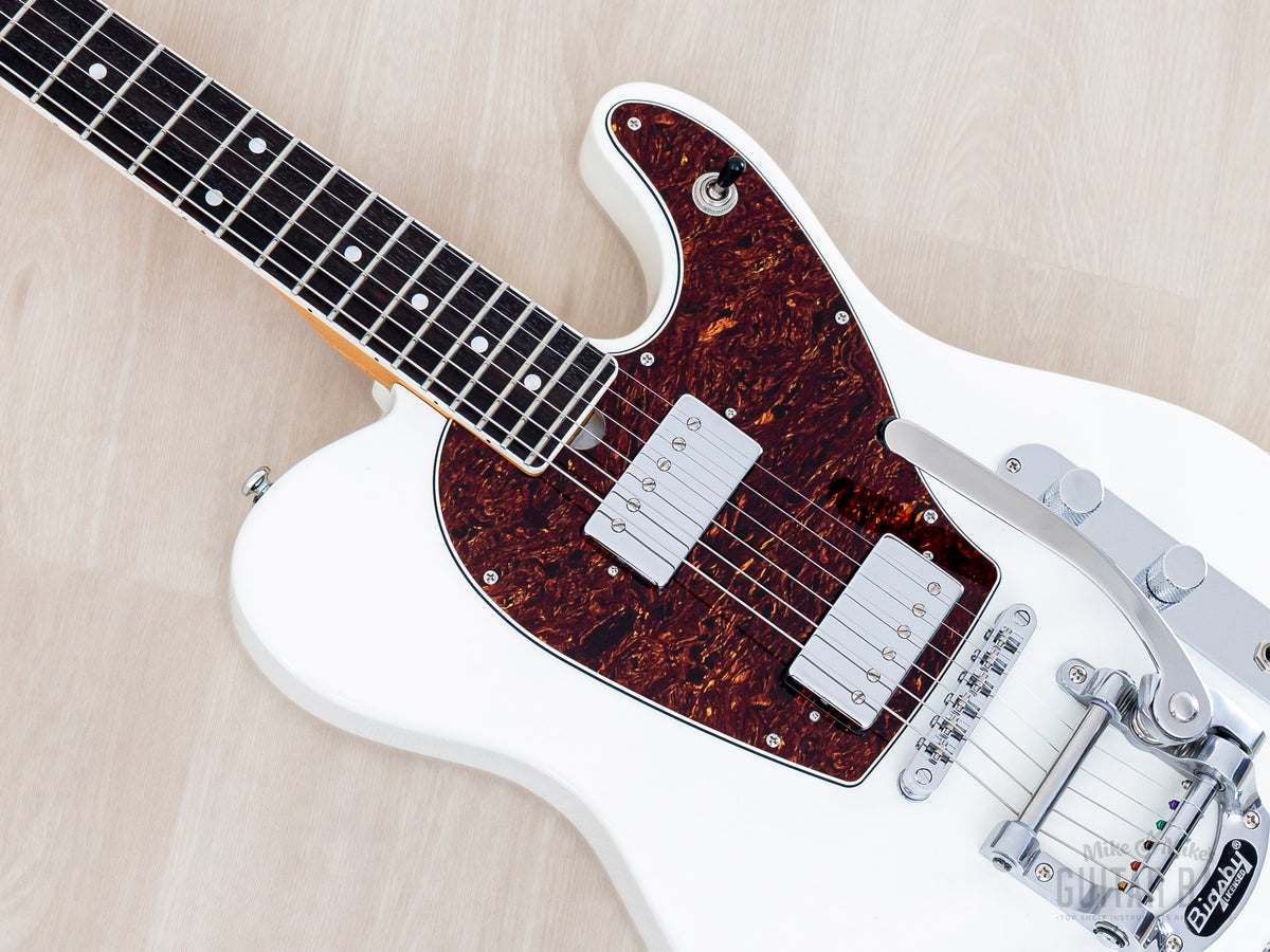 2016 Elk Cutlass CT Limited Edition White, body angled close-up