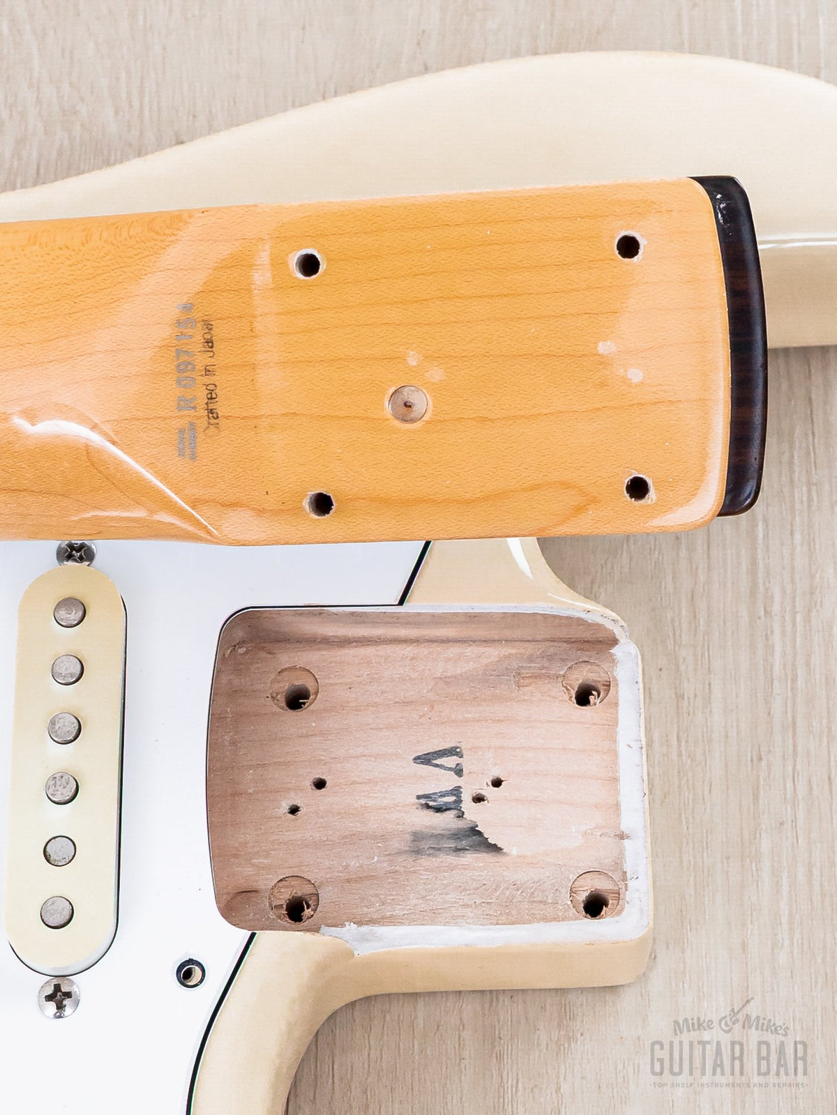 Neck heel and neck pocket close-up