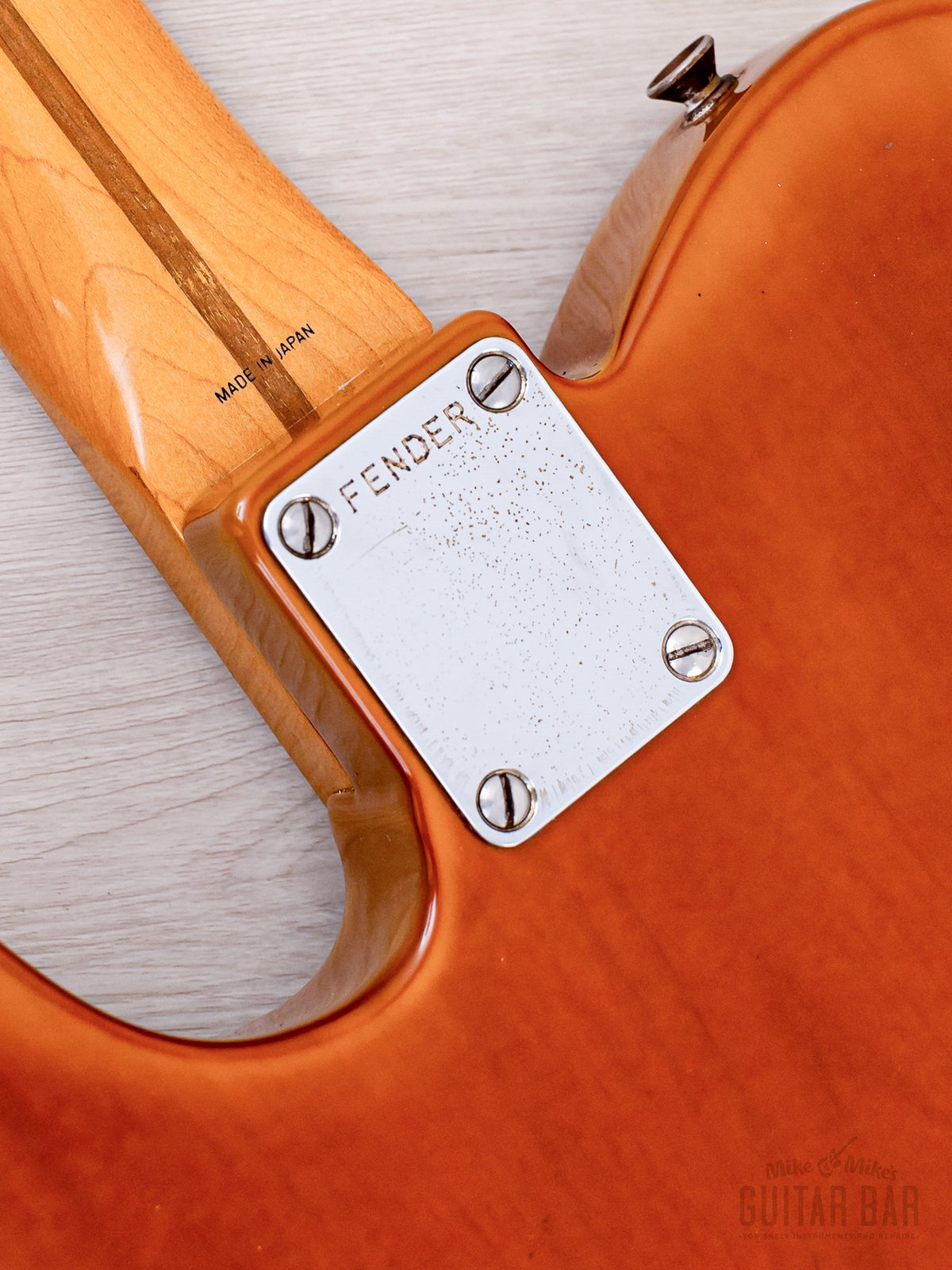Neck plate close-up