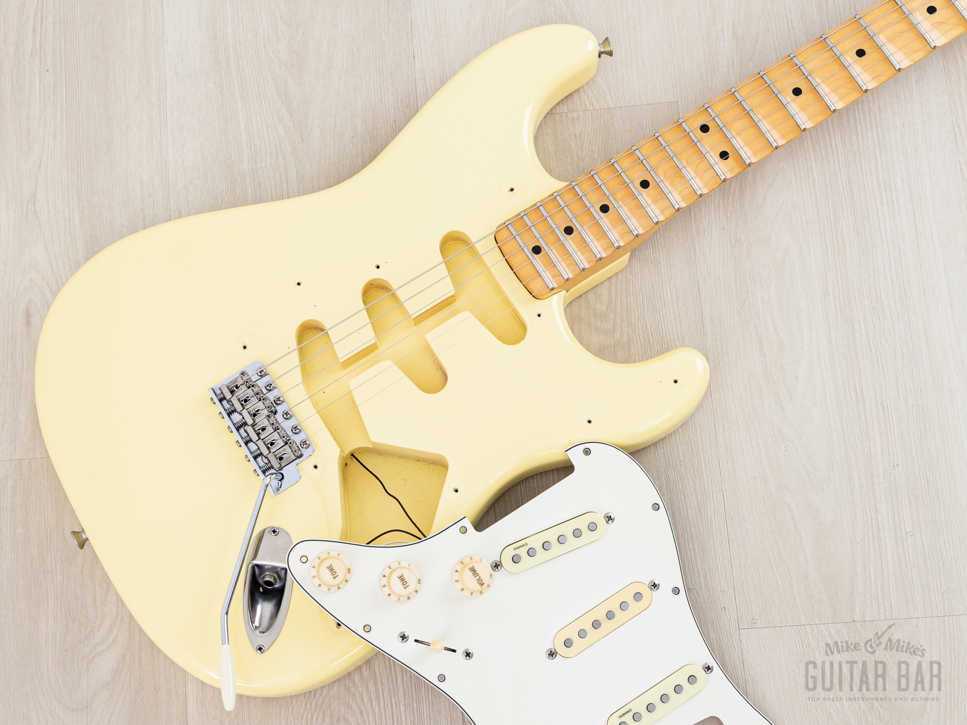 1994 Fender Custom Edition Yngwie Malmsteen Stratocaster ST72-140YM Ye