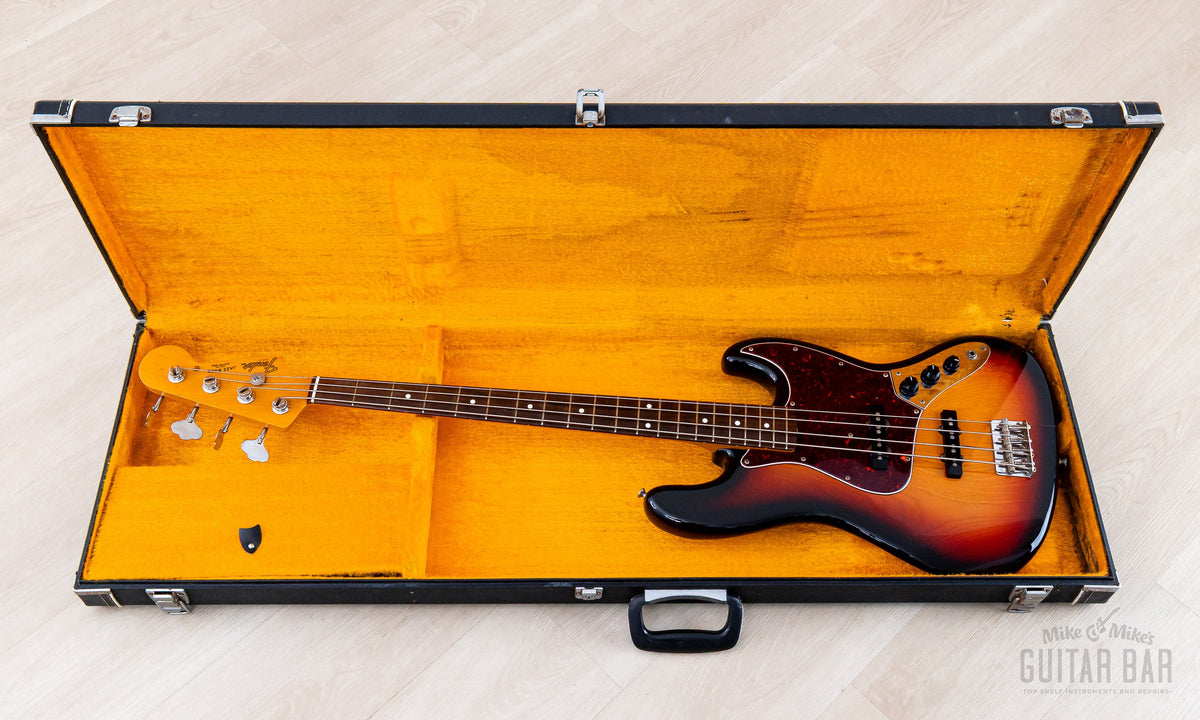 Fender JV Jazz Bass open case