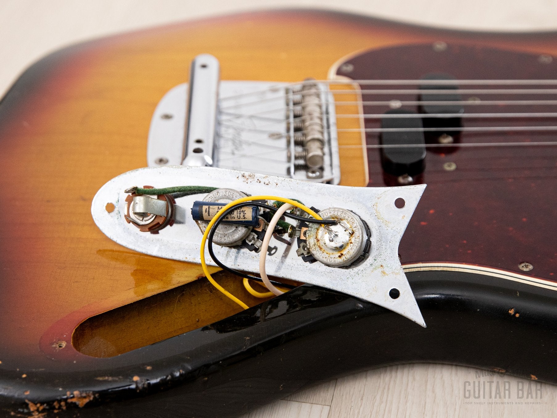 1969 Fender Custom (Maverick) Vintage Offset Electric Guitar Sunburst 100% Original w/ Case, Electric XII