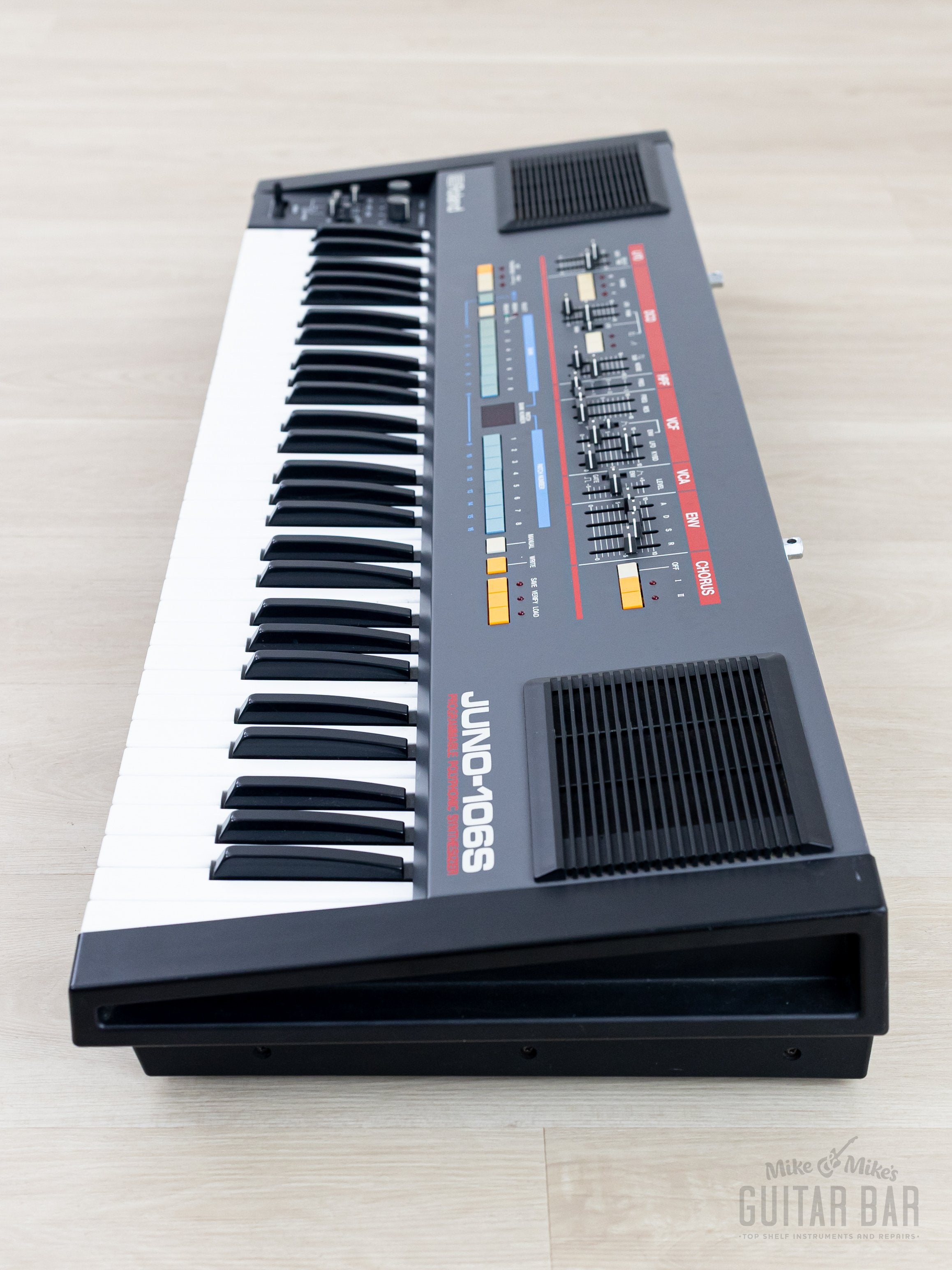 1985 Roland Juno-106S Vintage Analog Synthesizer Near-Mint w/ Built-In