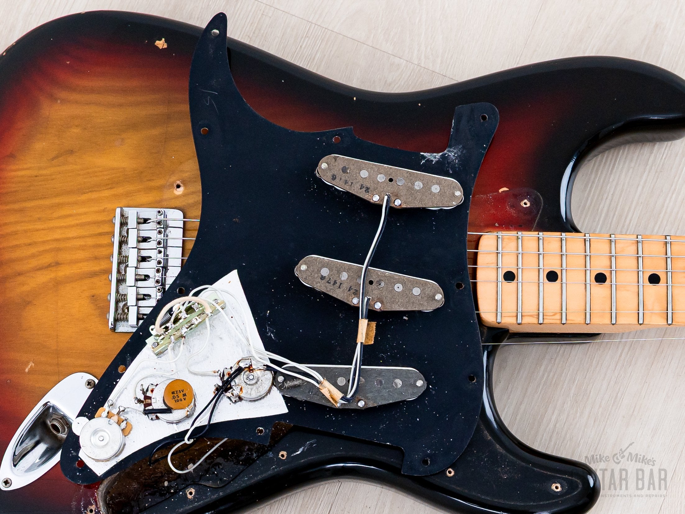 Fender 1976 Stratocaster Hardtail ヴィンテージ 1976 Fender Stratocaster Hardtail Vintage Electric Guitar Sunburst w/