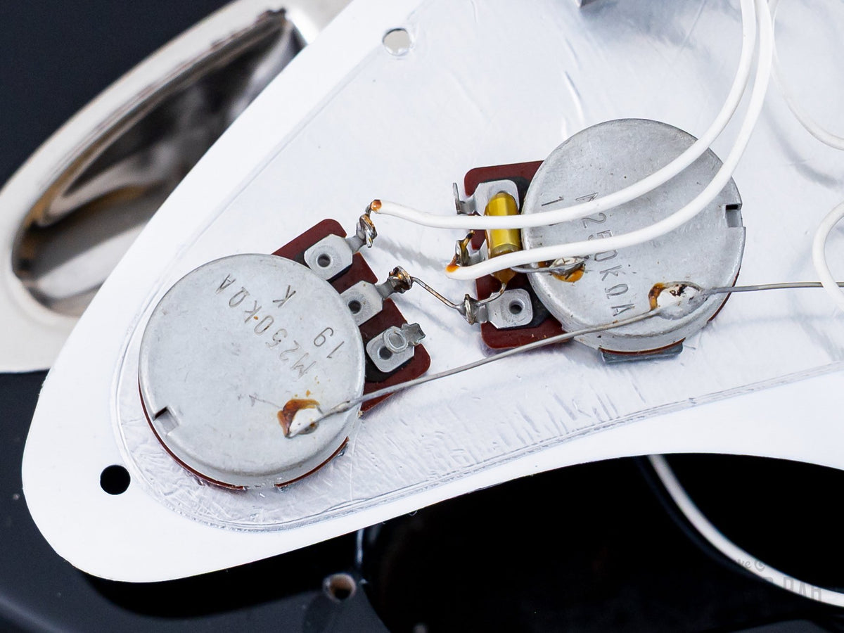 Pots and switch on the pickguard underside