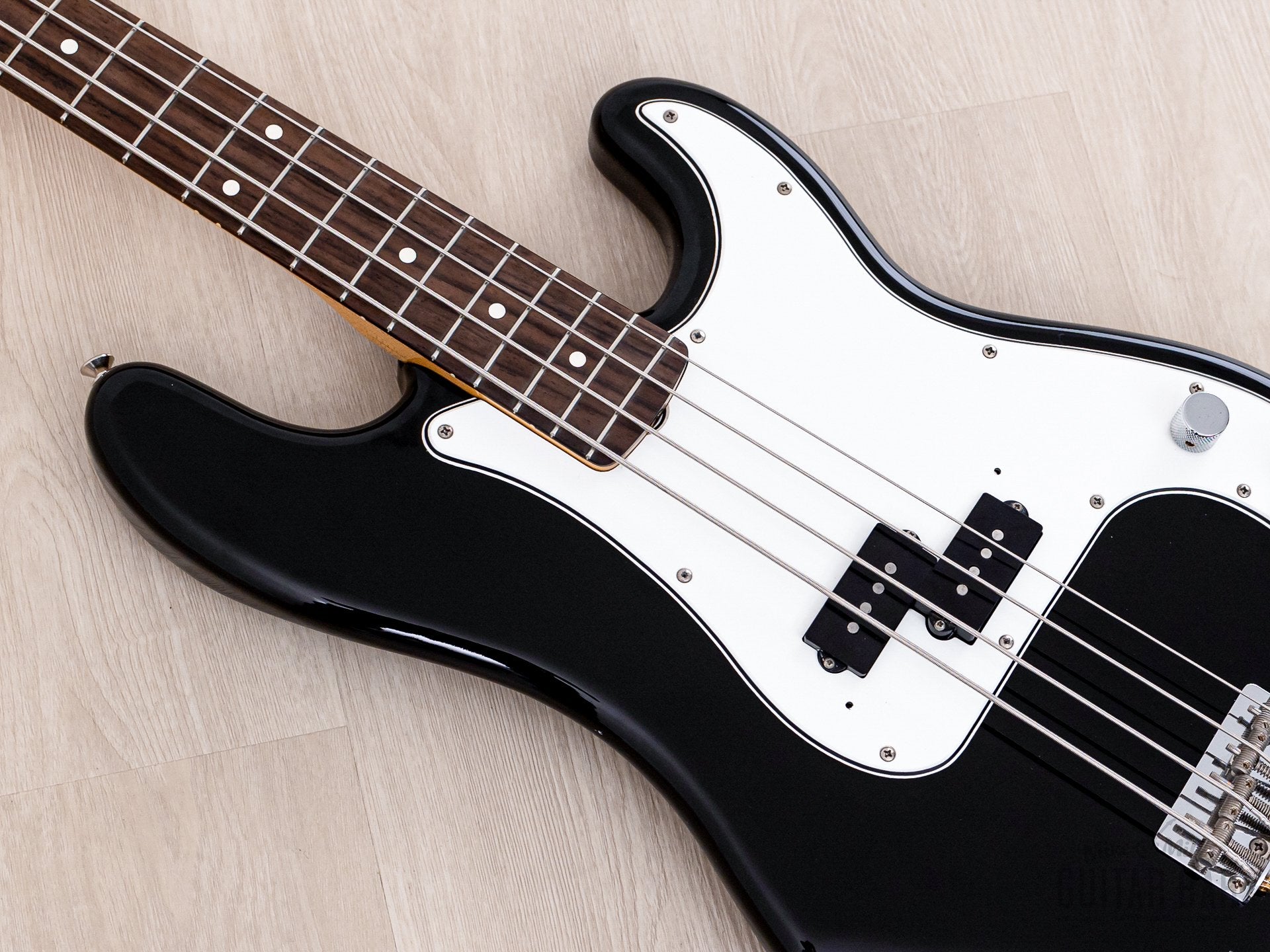 1982 Fender JV Precision Bass '62 Vintage Reissue PB62-75 Black w/ Cas