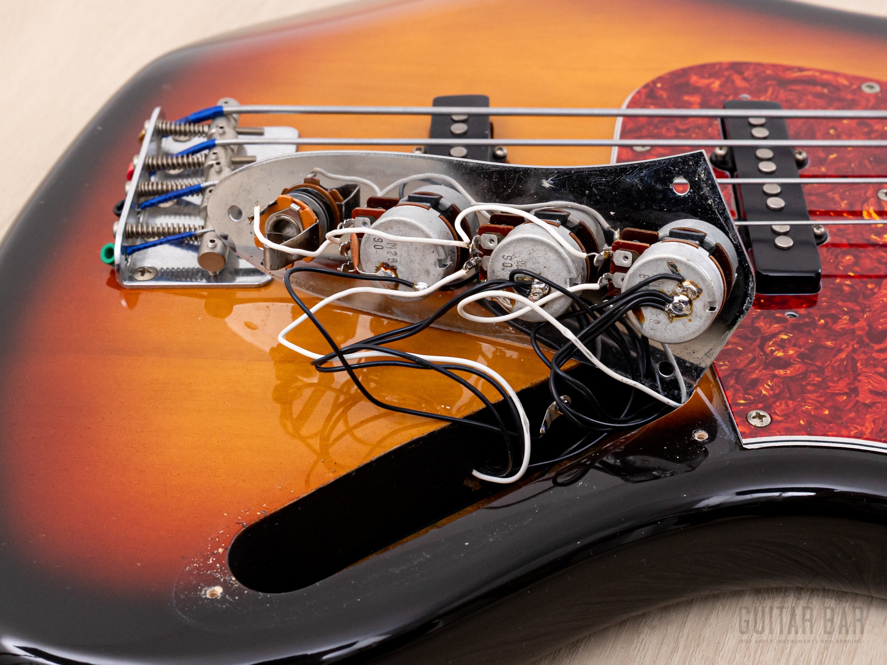 1990 Fender Jazz Bass Fretless ‘62 Vintage Reissue JB62-60FL Sunburst, Near-Mint, Japan MIJ Fujigen