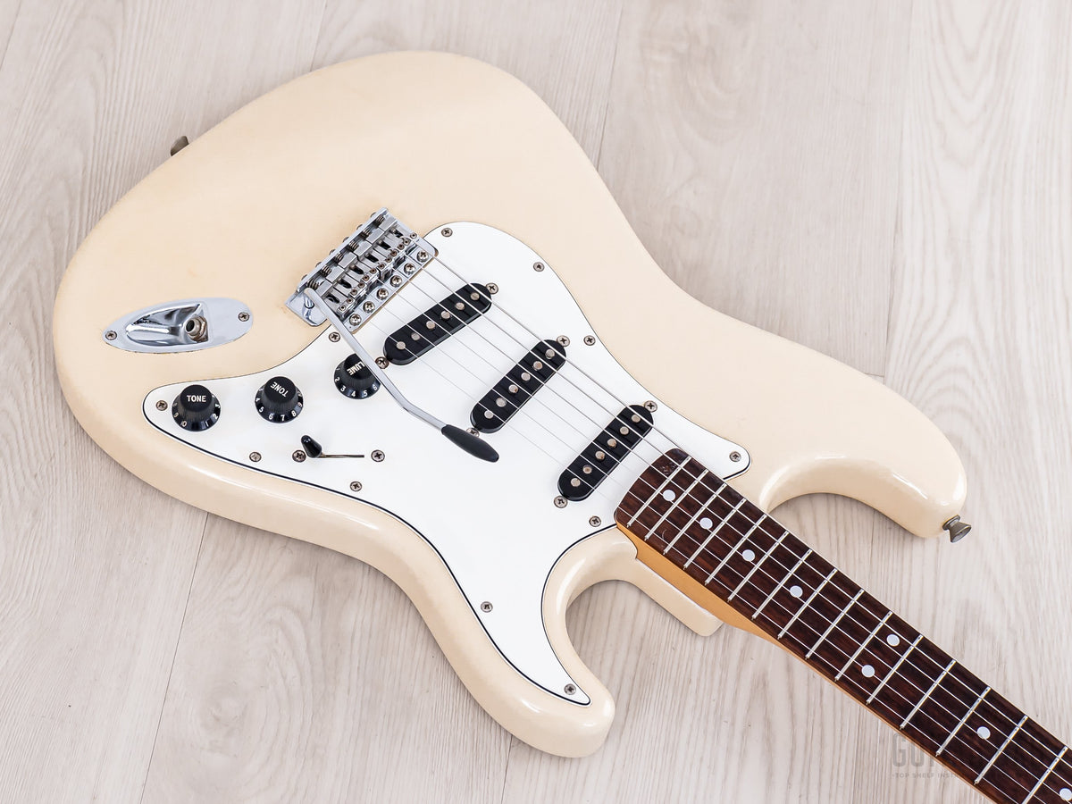 Body angled from the bass side