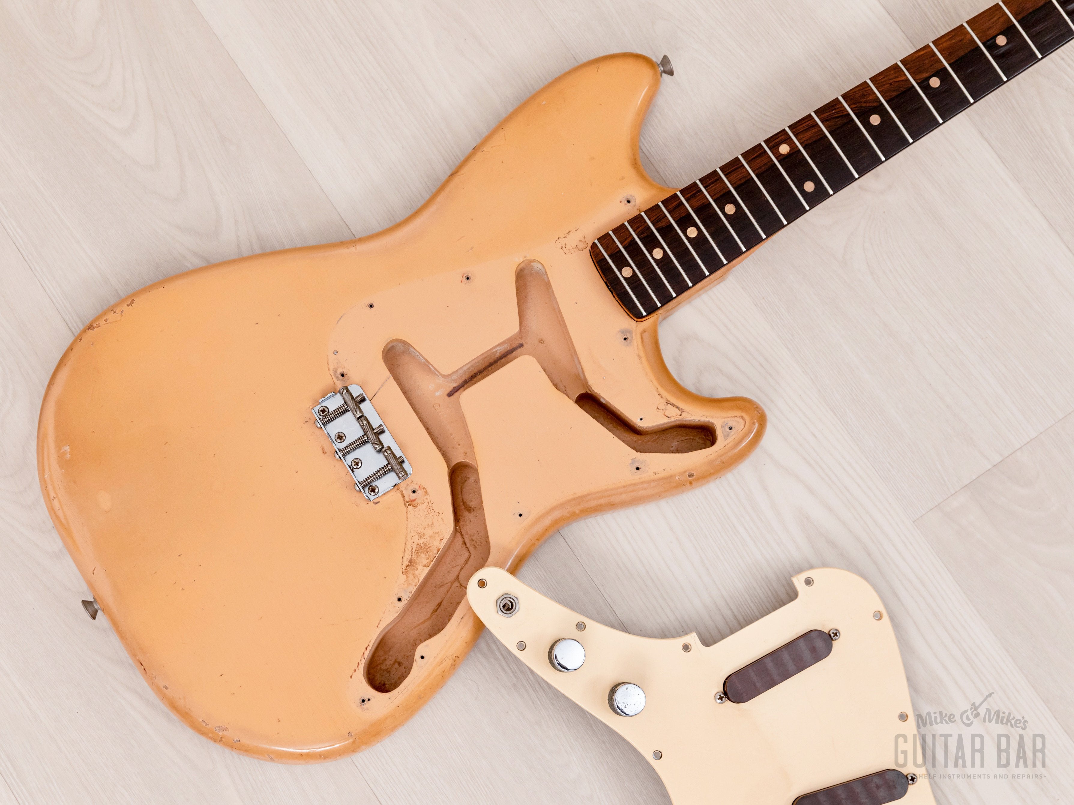 1960 Fender Duo Sonic Pre-CBS Vintage Guitar Desert Sand Slab Board w/ Bulwin Case, Cable