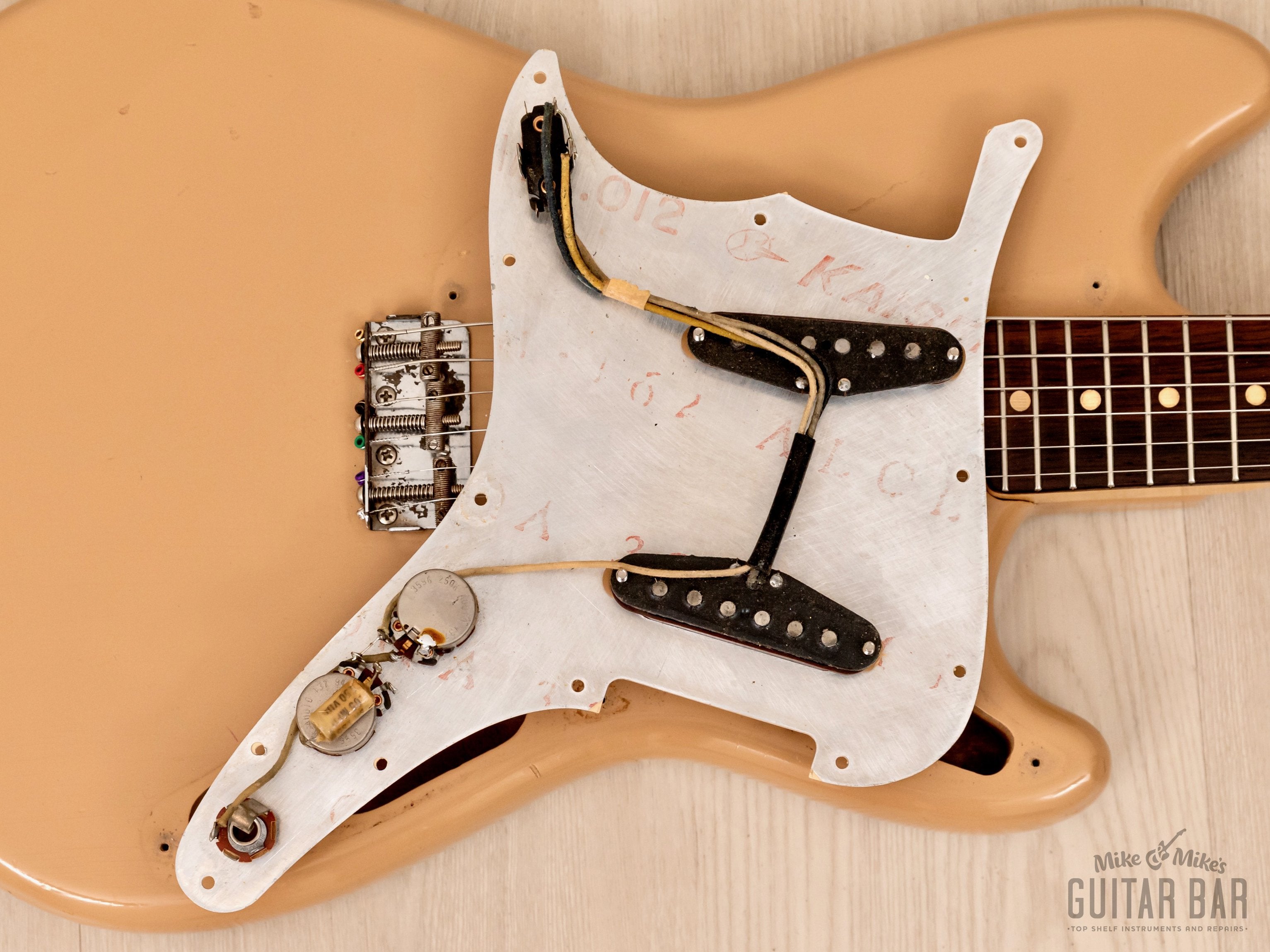 1959 Fender Duo Sonic Vintage Pre-CBS Electric Guitar Desert Sand Slab –  Mike & Mike's Guitar Bar