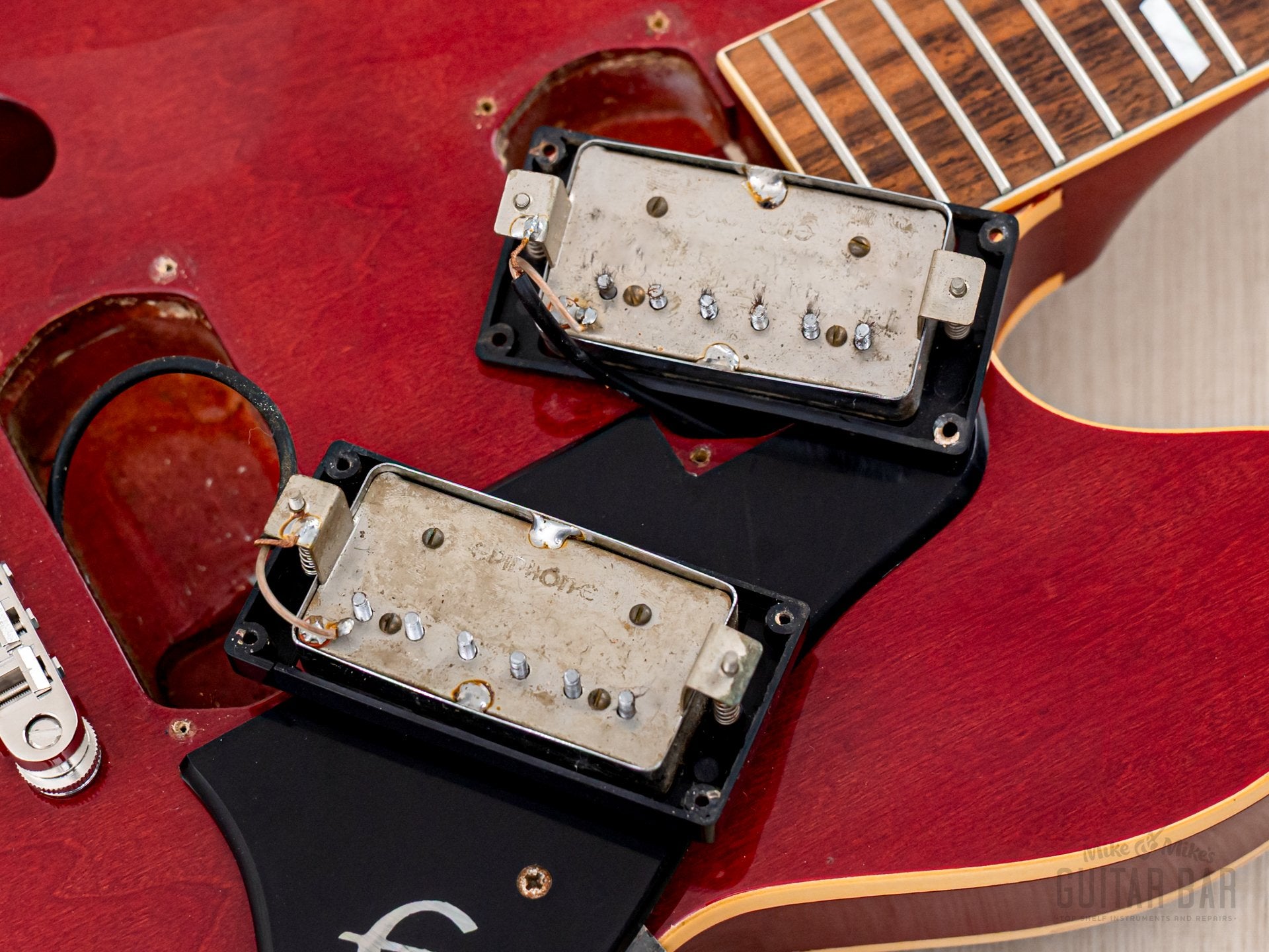 エピフォン　リヴィエラ Amazon.com: Epiphone Riviera Semi Hollowbody Archtop
