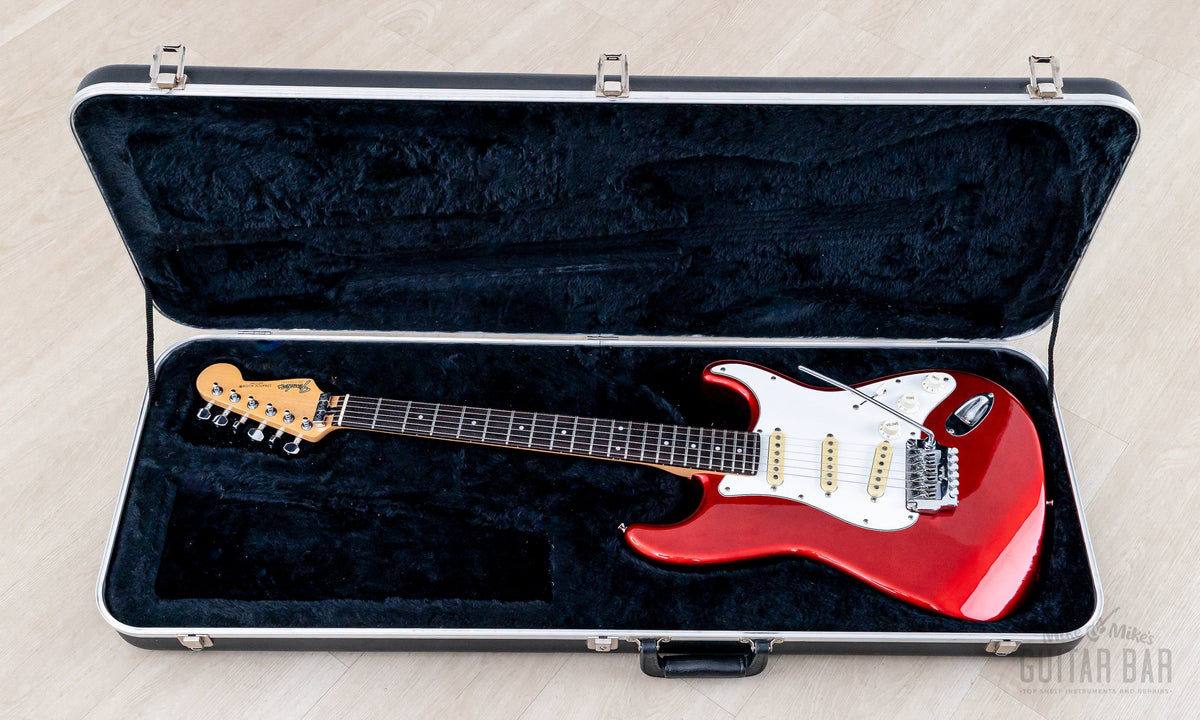 Guitar in open Fender USA molded hardshell case