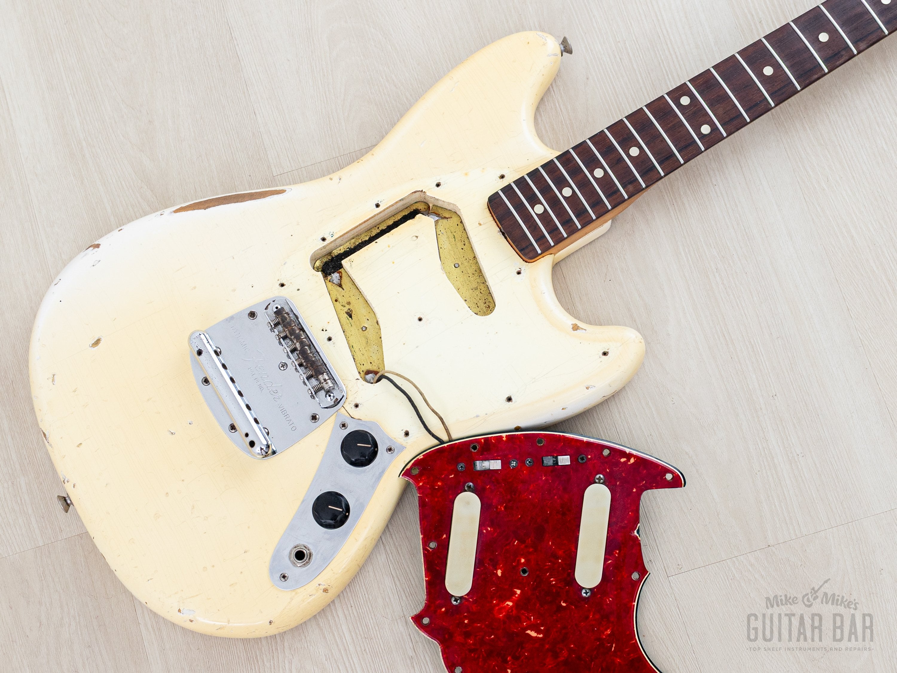 fender USA mustang ヴィンテージ 1965 Fender Mustang Vintage Offset Guitar Olympic White w/ Case