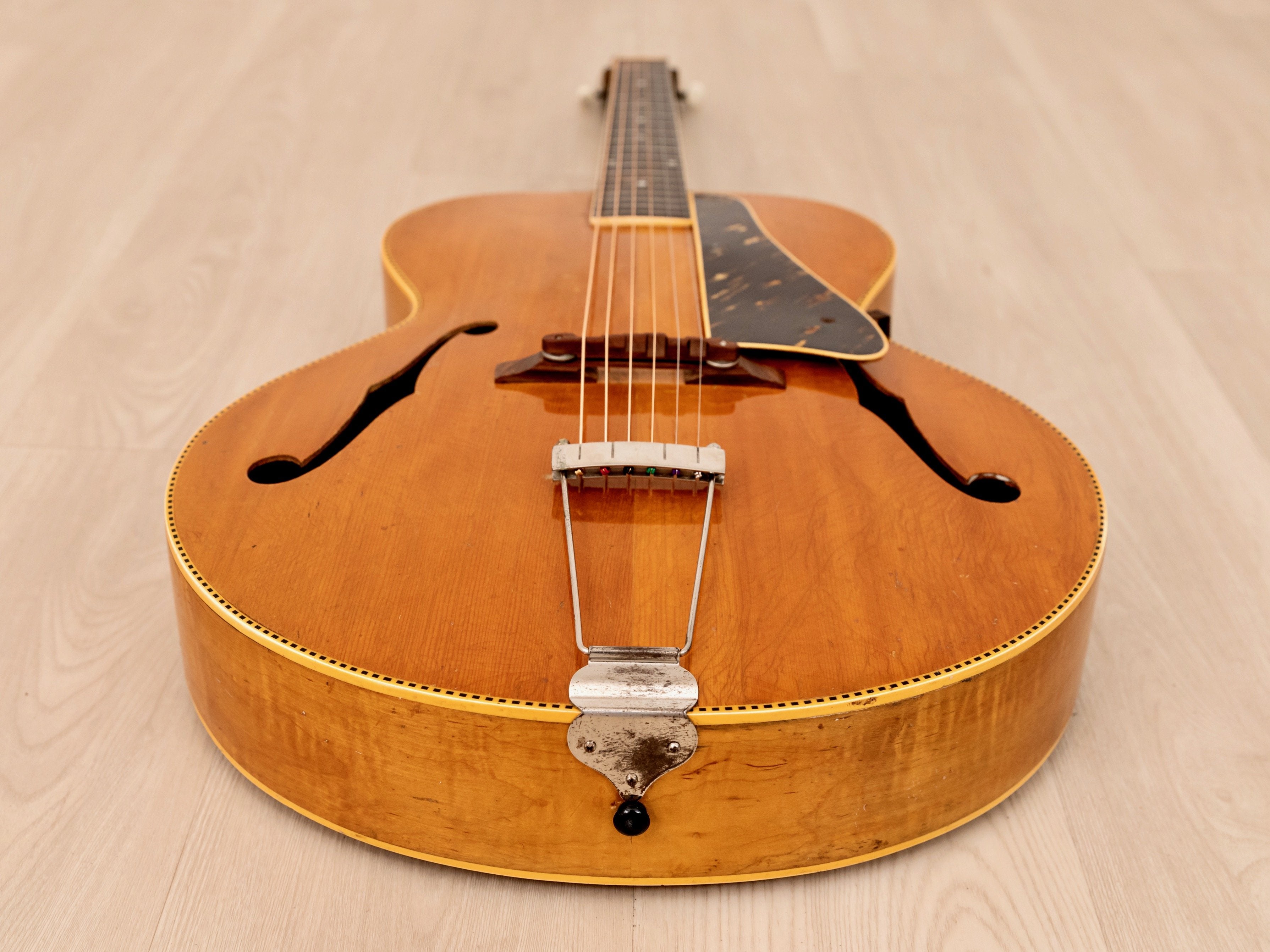 1950 Gibson Archtop Vintage 16” Carved Top Blonde w/ Zipper Binding & Case, Kalamazoo KG-32