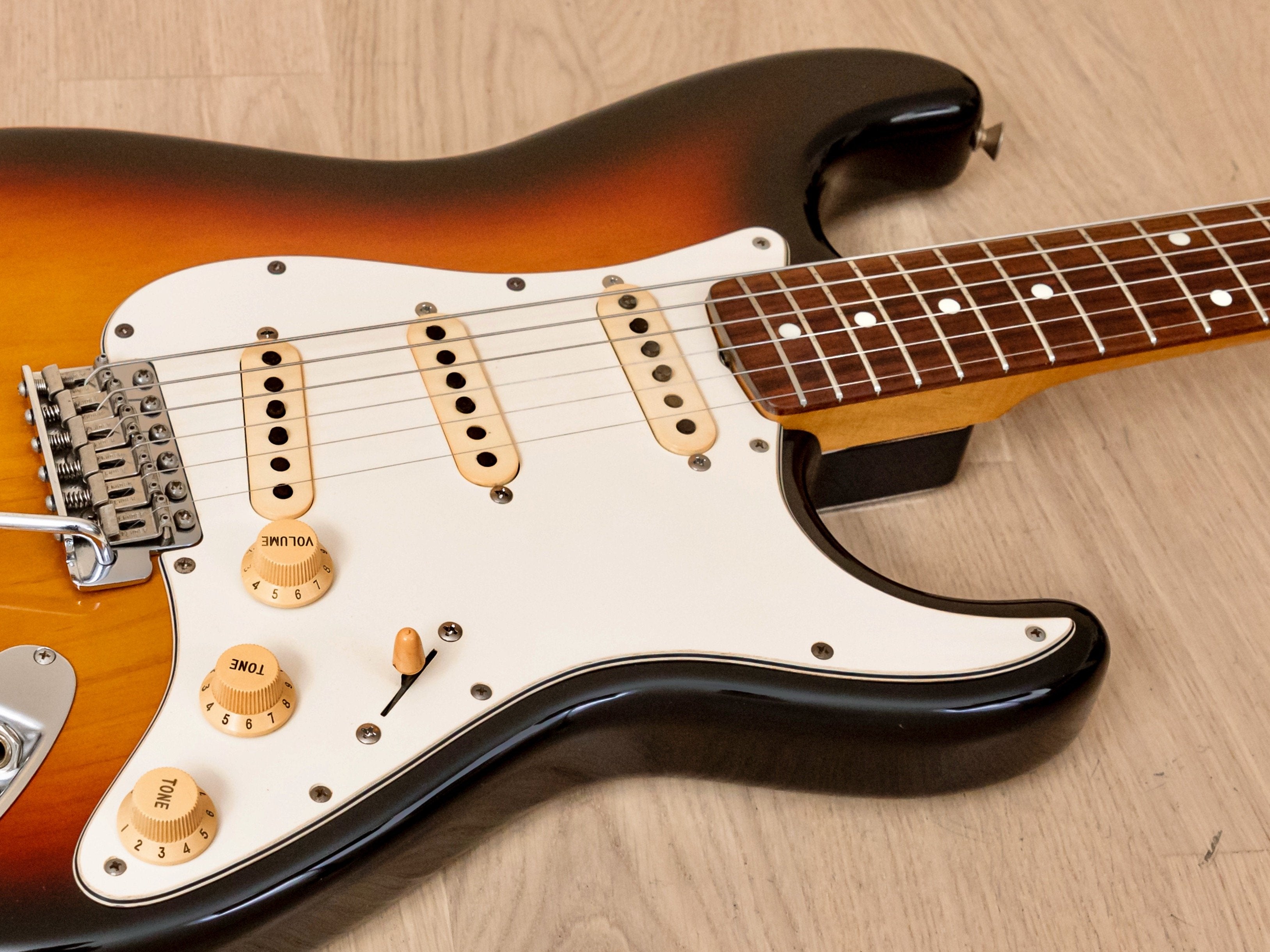 1989 Fender Extrad Custom Edition '62 Stratocaster Sunburst Lacquer w/ USA Electronics, Japan MIJ