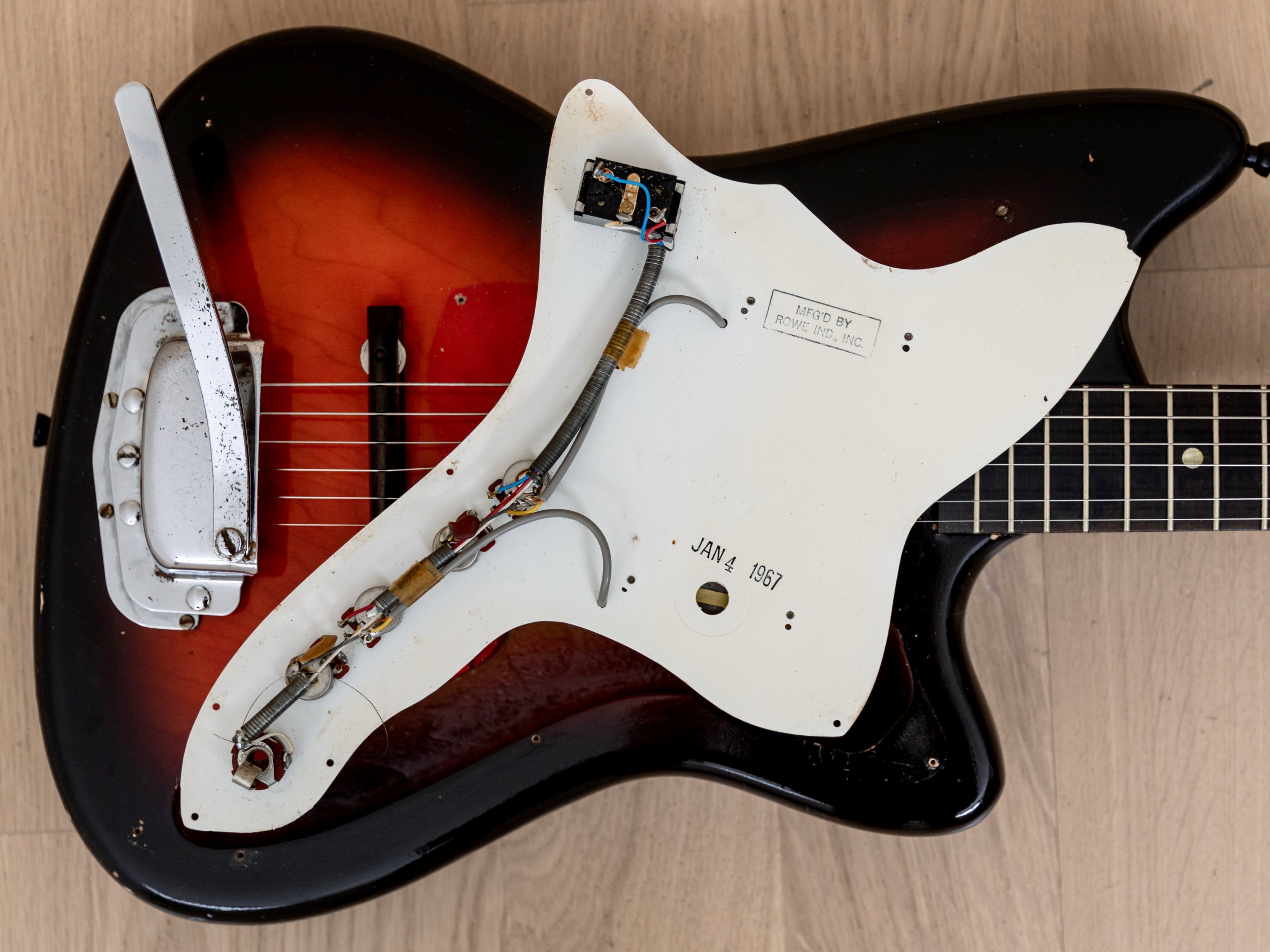 1967 Harmony Silhouette H17 Holiday-Branded Vintage Electric Guitar w/ DeArmond Gold Foils, Bobkat