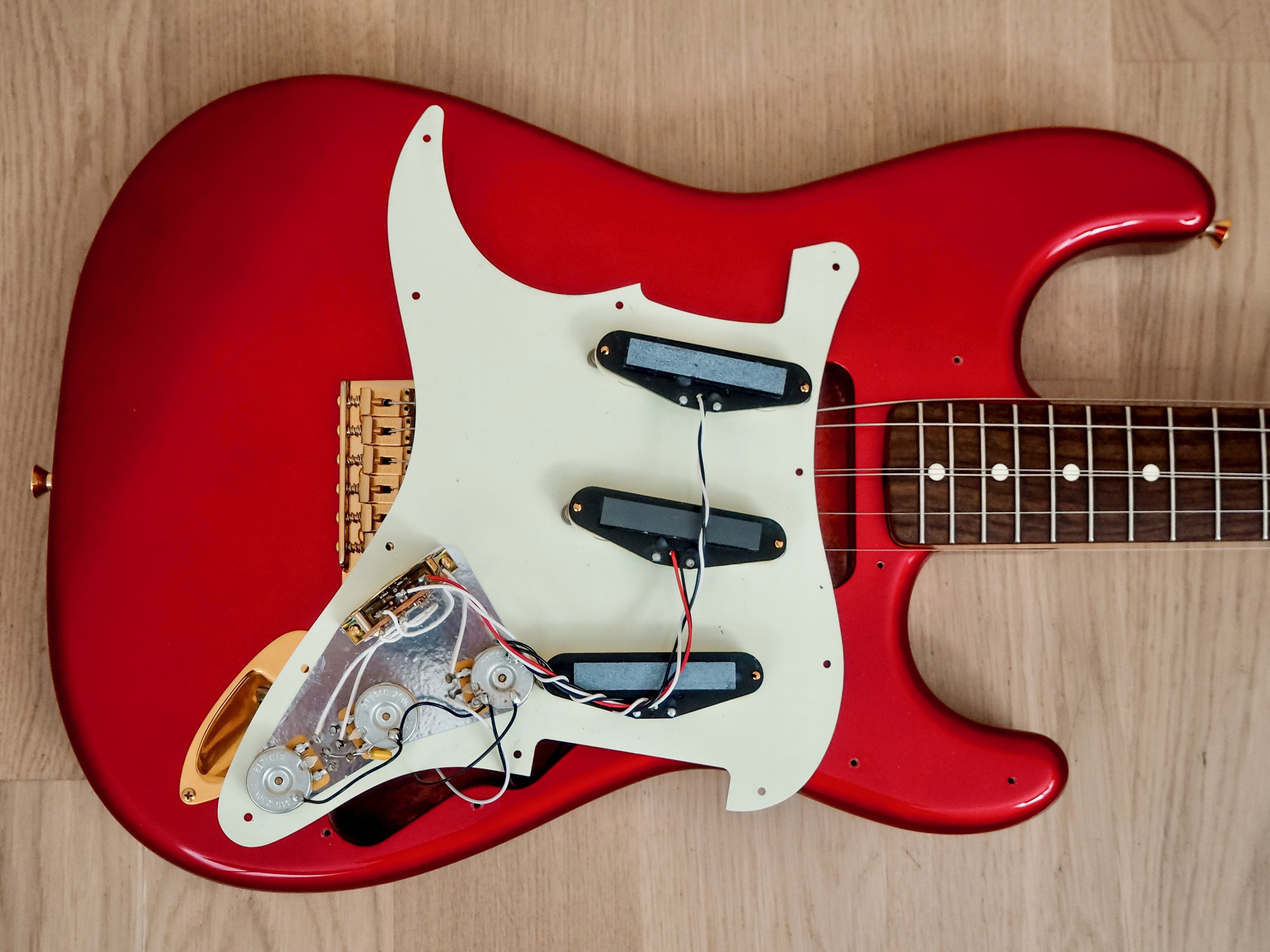 品質保証得価Fender Japan exclusive classic 60s stratocaster vintage white フェンダー