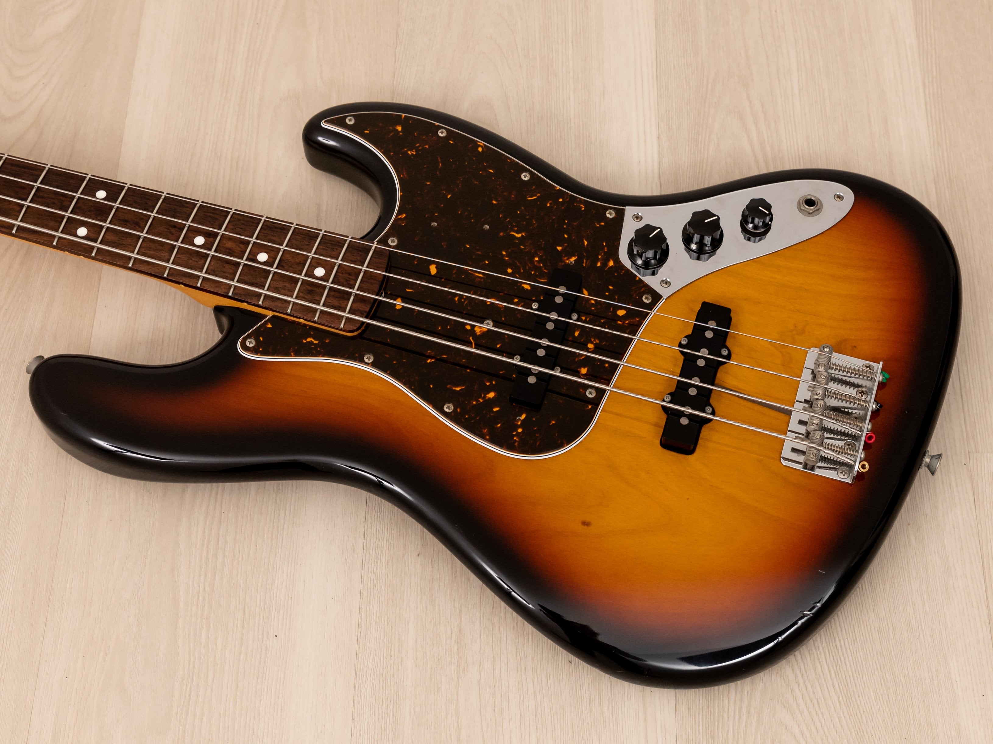 売り最安Fender Japan JB62 3 Tone Sunburst フェンダー ジャズベース フジゲン製 Uシリアル フェンダー