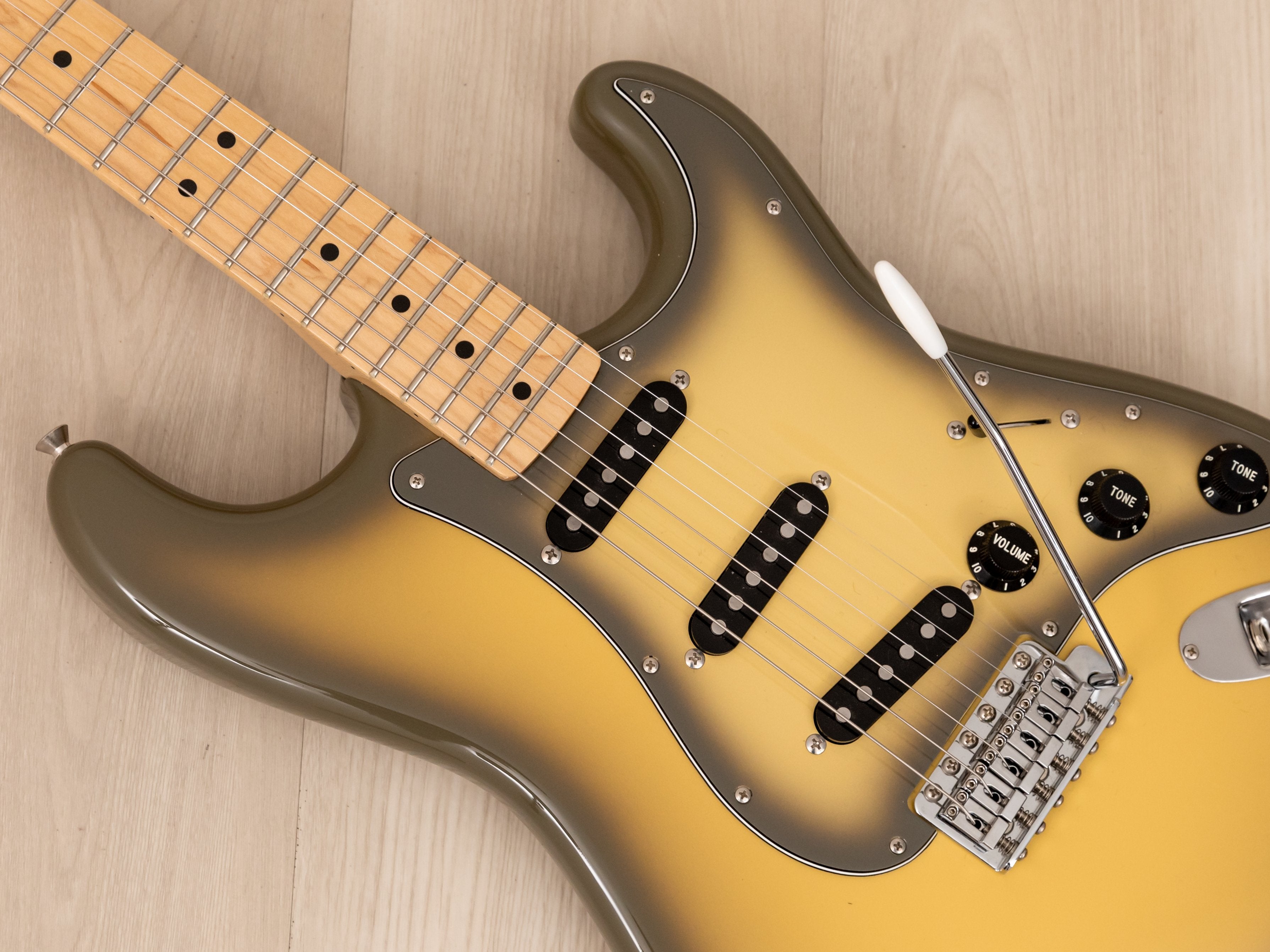 2004 Fender Stratocaster ’72 Vintage Reissue ST72 Limited Edition Antigua Near-Mint w/ G&G Case, Japan CIJ
