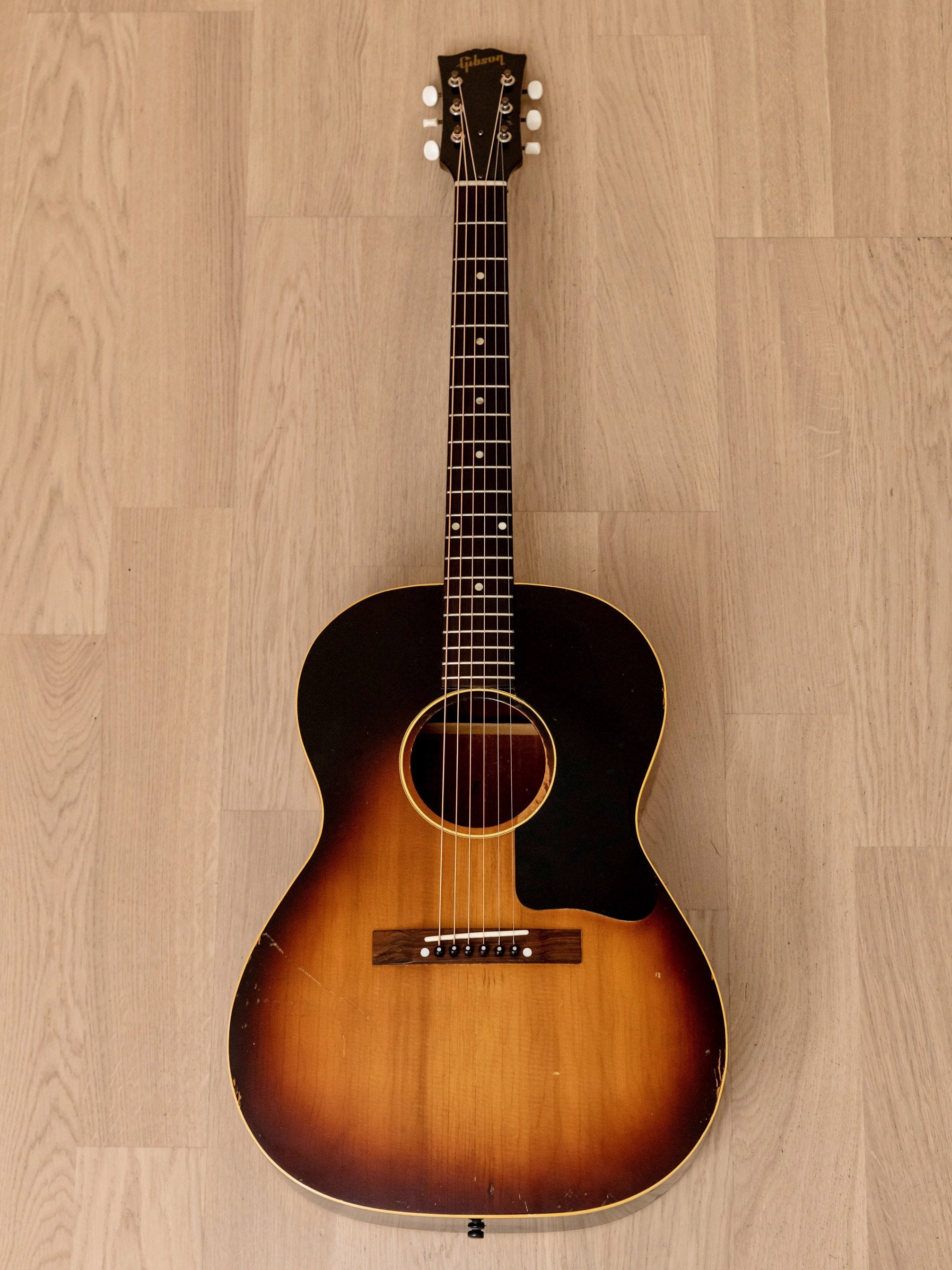 1958 Gibson LG-1 Vintage Acoustic Guitar Sunburst w/ Chipboard Case