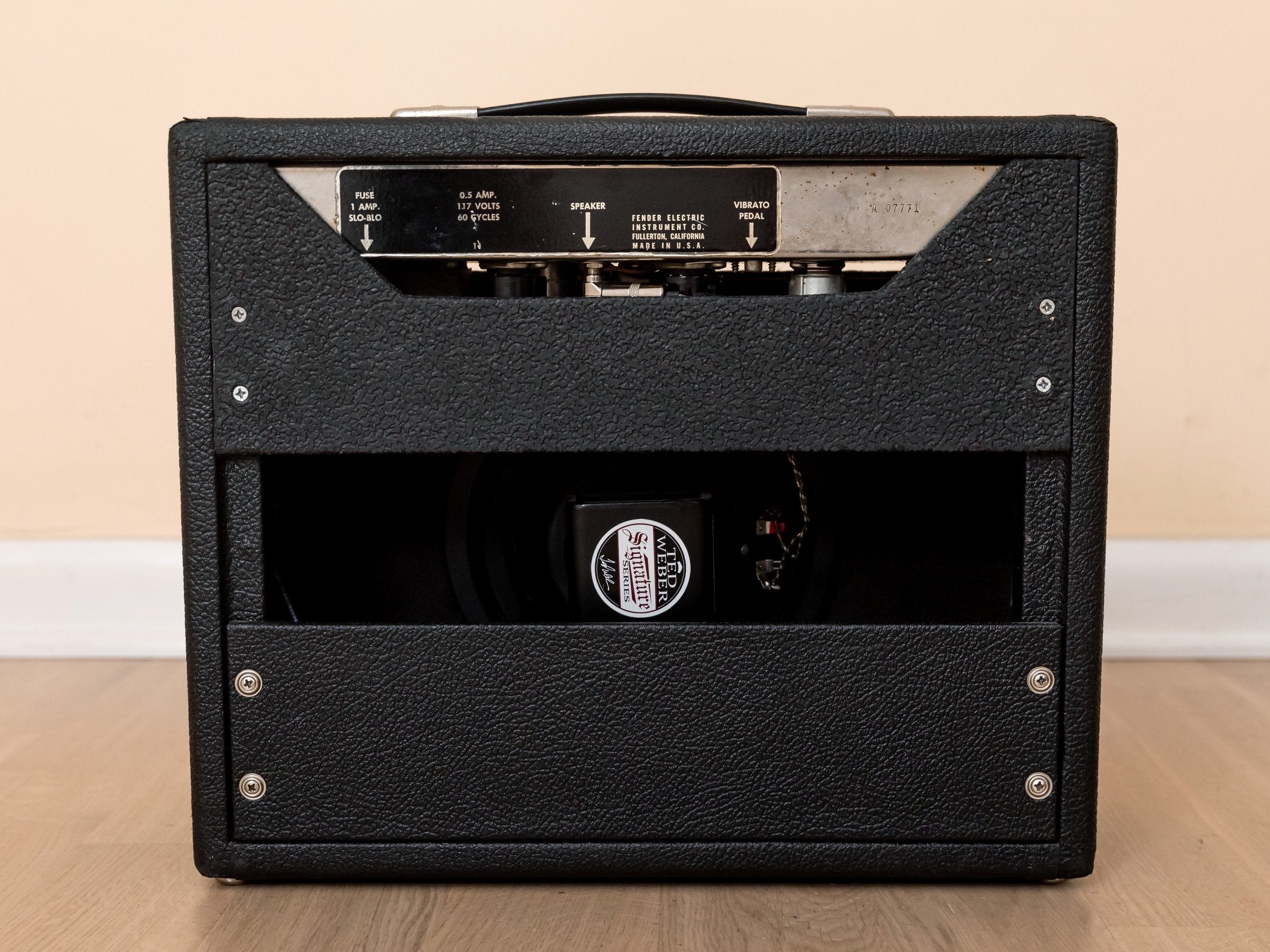 1965 Fender Vibro Champ Vintage Black Panel Tube Amp 1x8, Class A