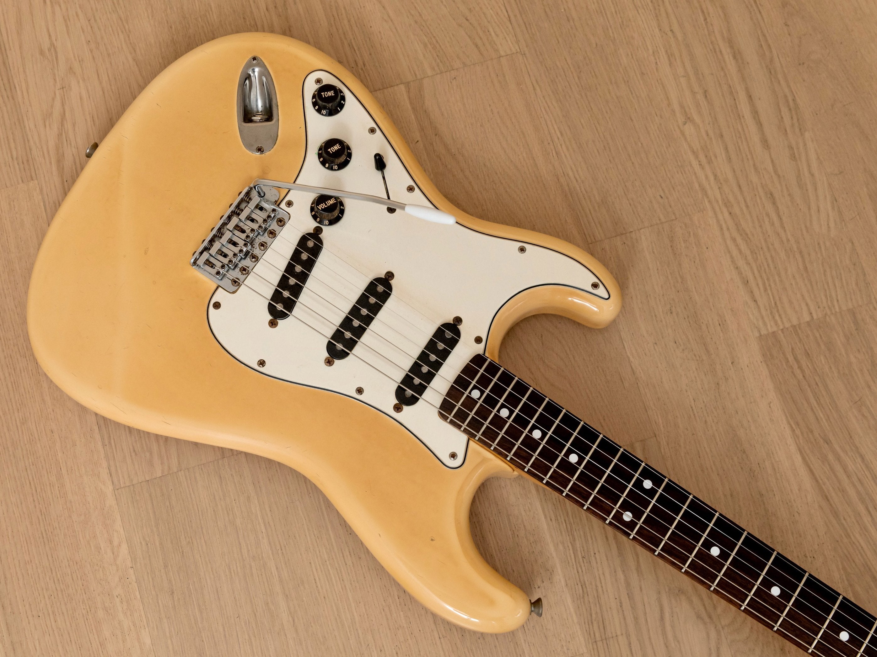 1983 Fender Stratocaster '72 Vintage Reissue ST72-70R Olympic White, Left Handed, Japan MIJ