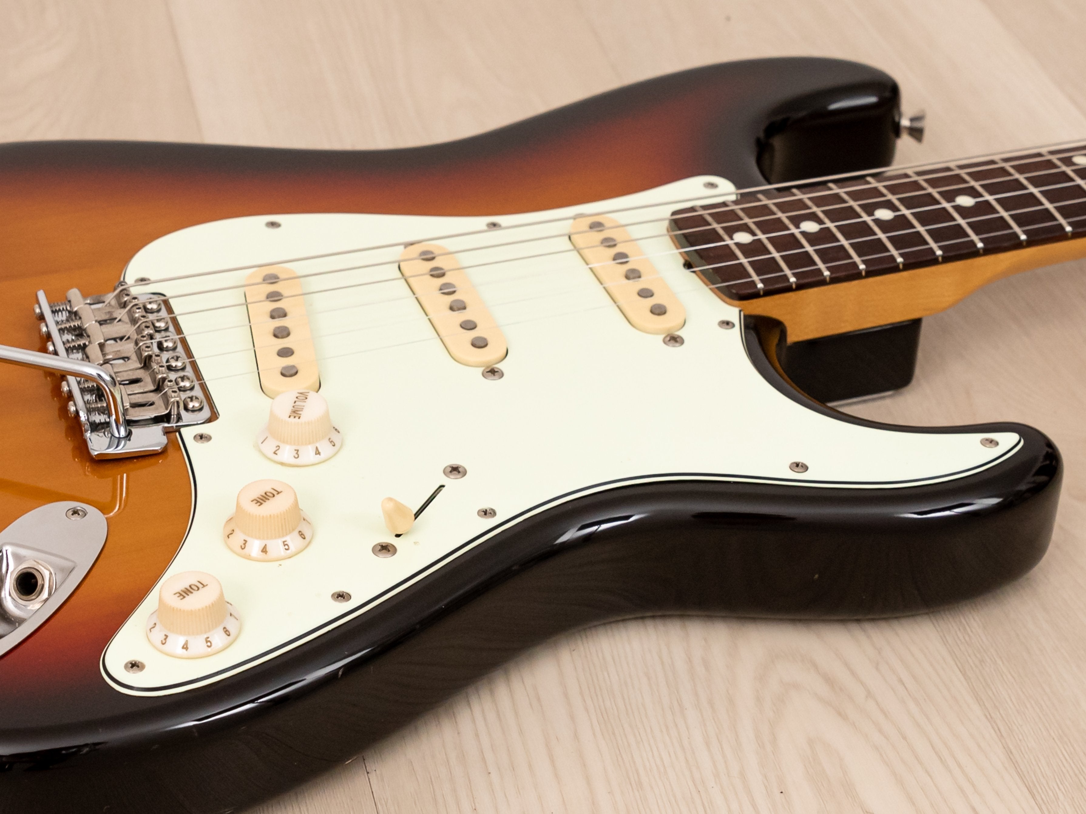 1997 Fender Stratocaster '62 Vintage Reissue ST62-53 Sunburst 100 