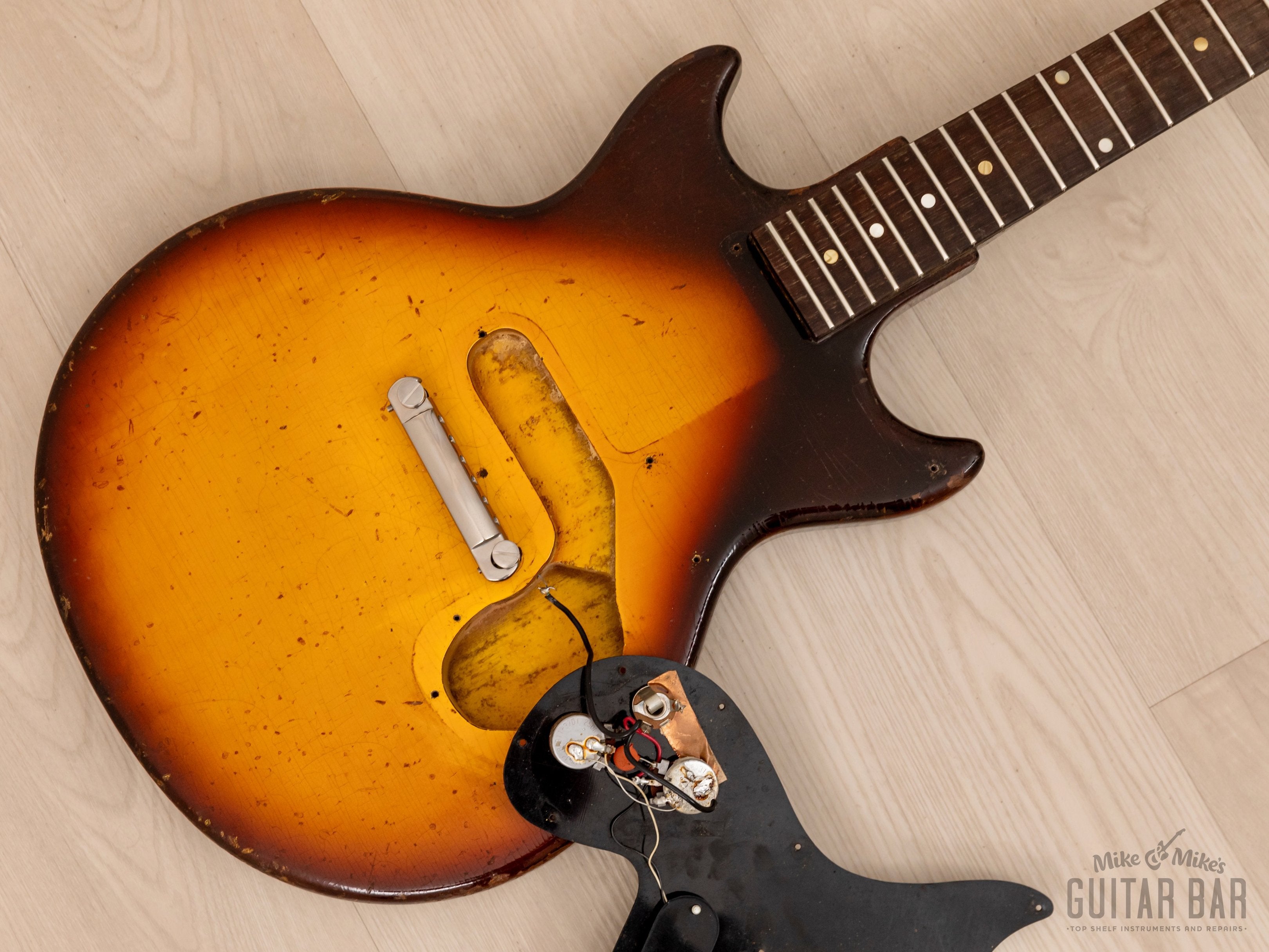 1964 Gibson Melody Maker Double Cut Vintage Electric Guitar Sunburst w/ Case