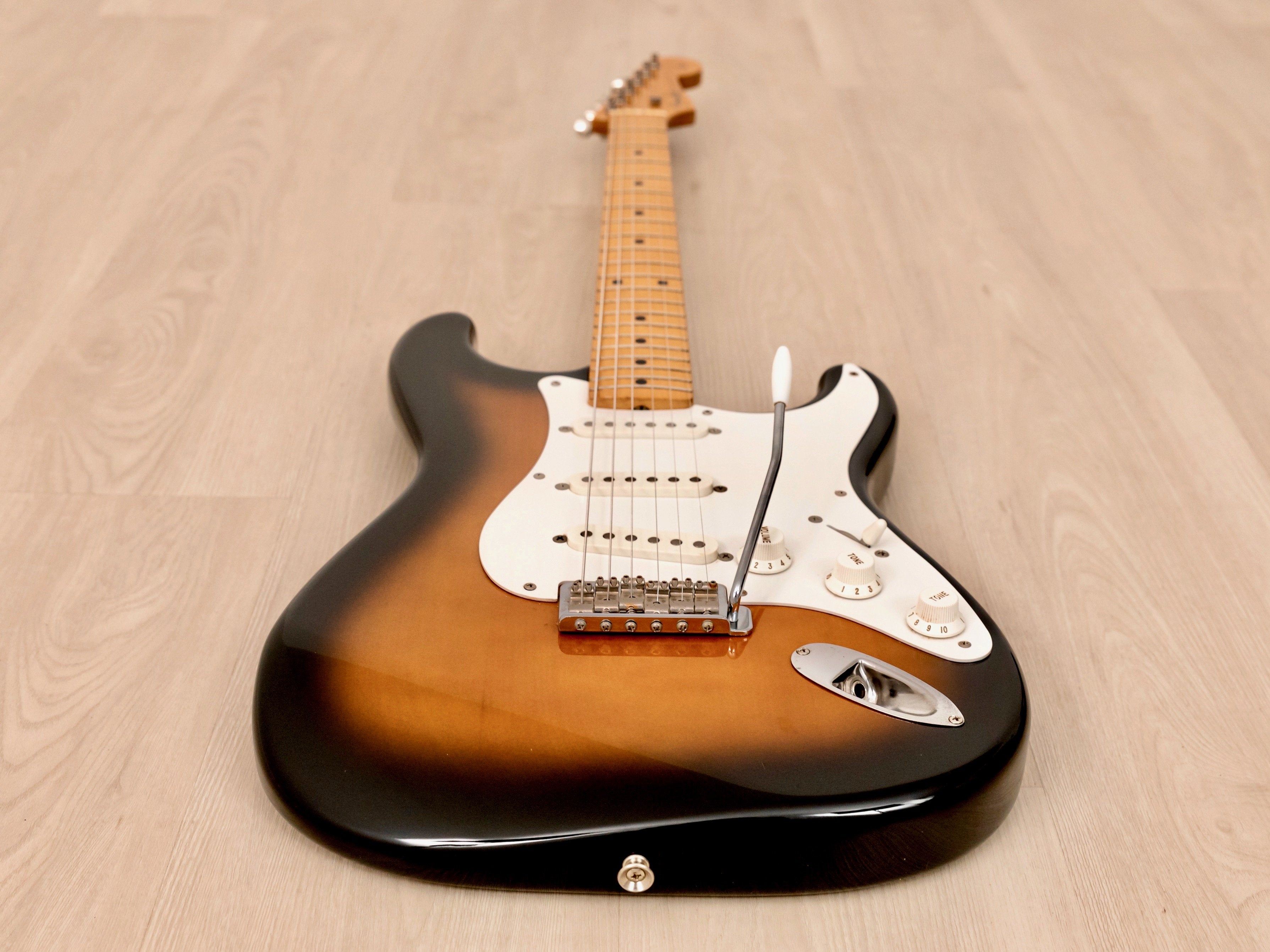 1994 Fender Stratocaster ‘54 Vintage Reissue ST54-53 Sunburst w/ V Neck, Japan MIJ